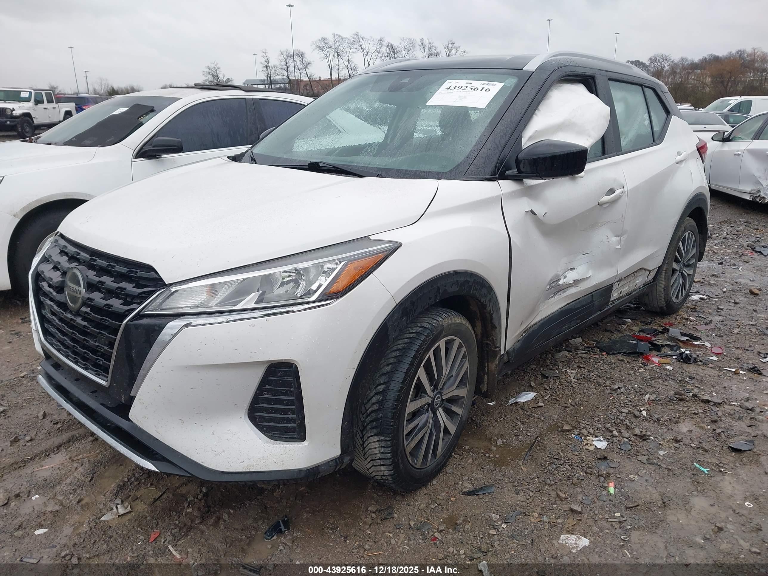 NISSAN KICKS image 6