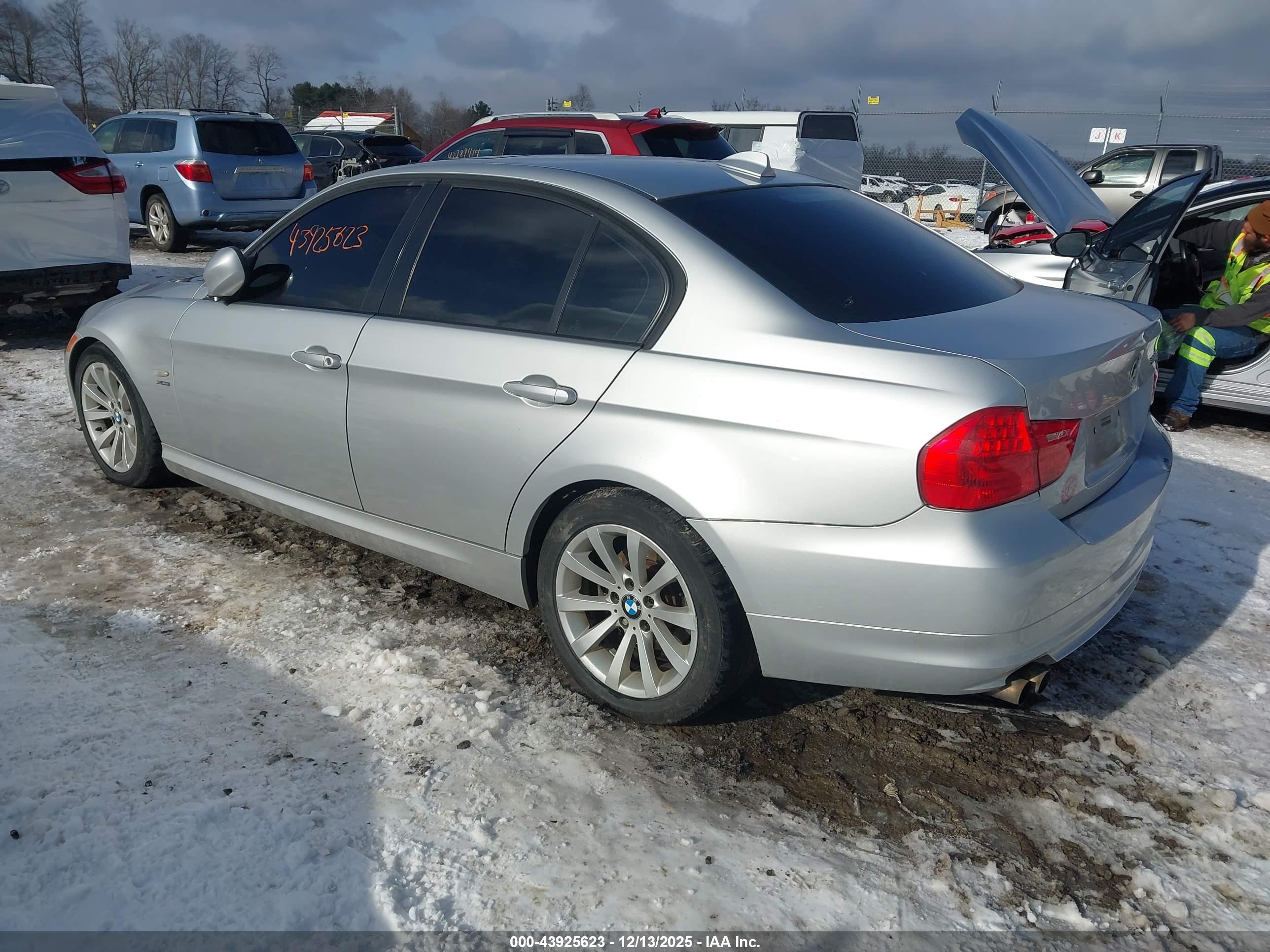 BMW 328I image 3