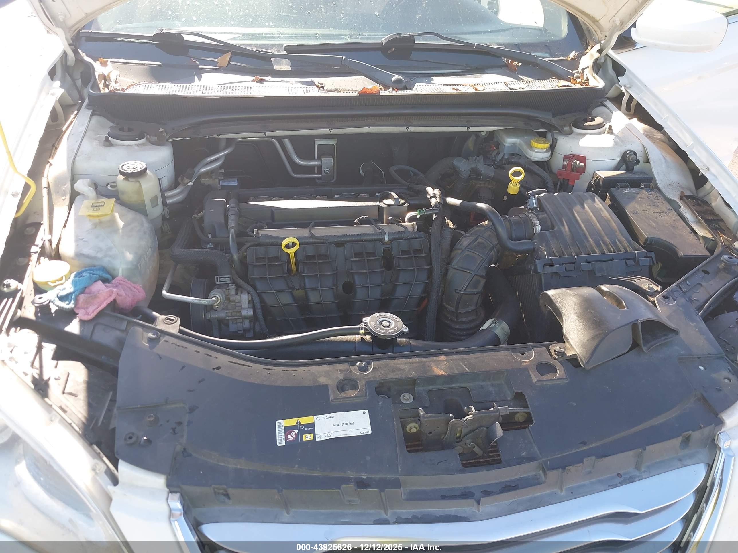 CHRYSLER 200 image 10