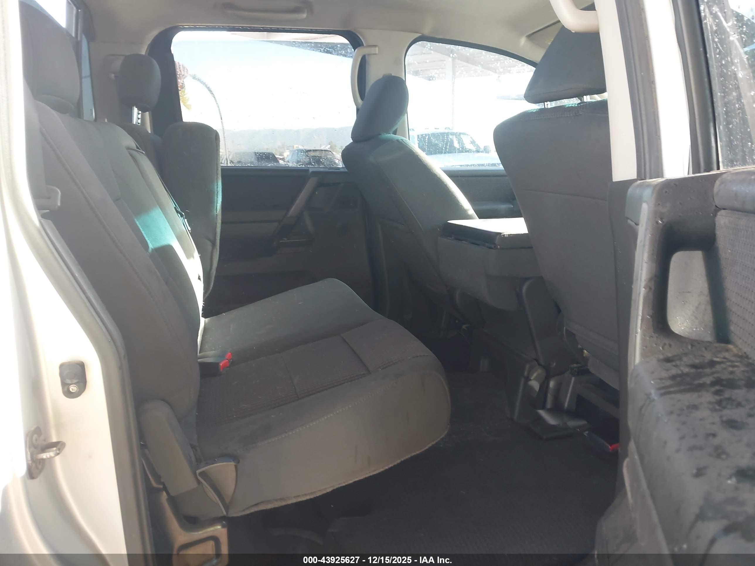 NISSAN TITAN image 8