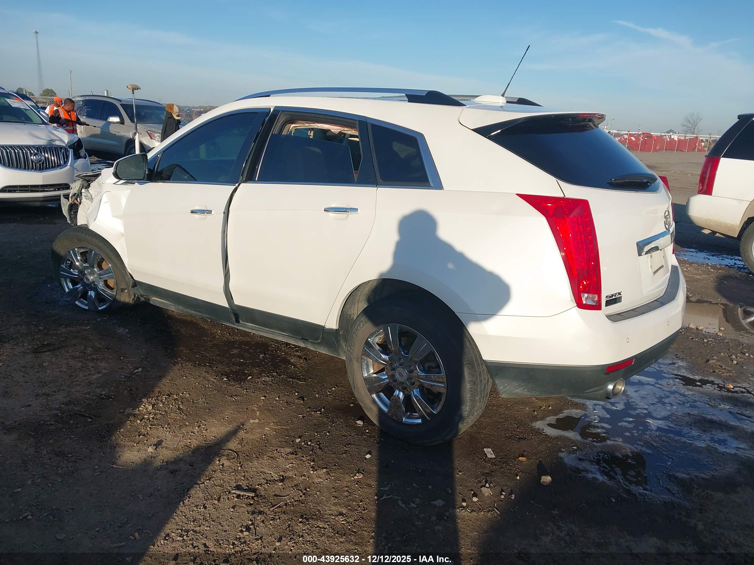 CADILLAC SRX image 3