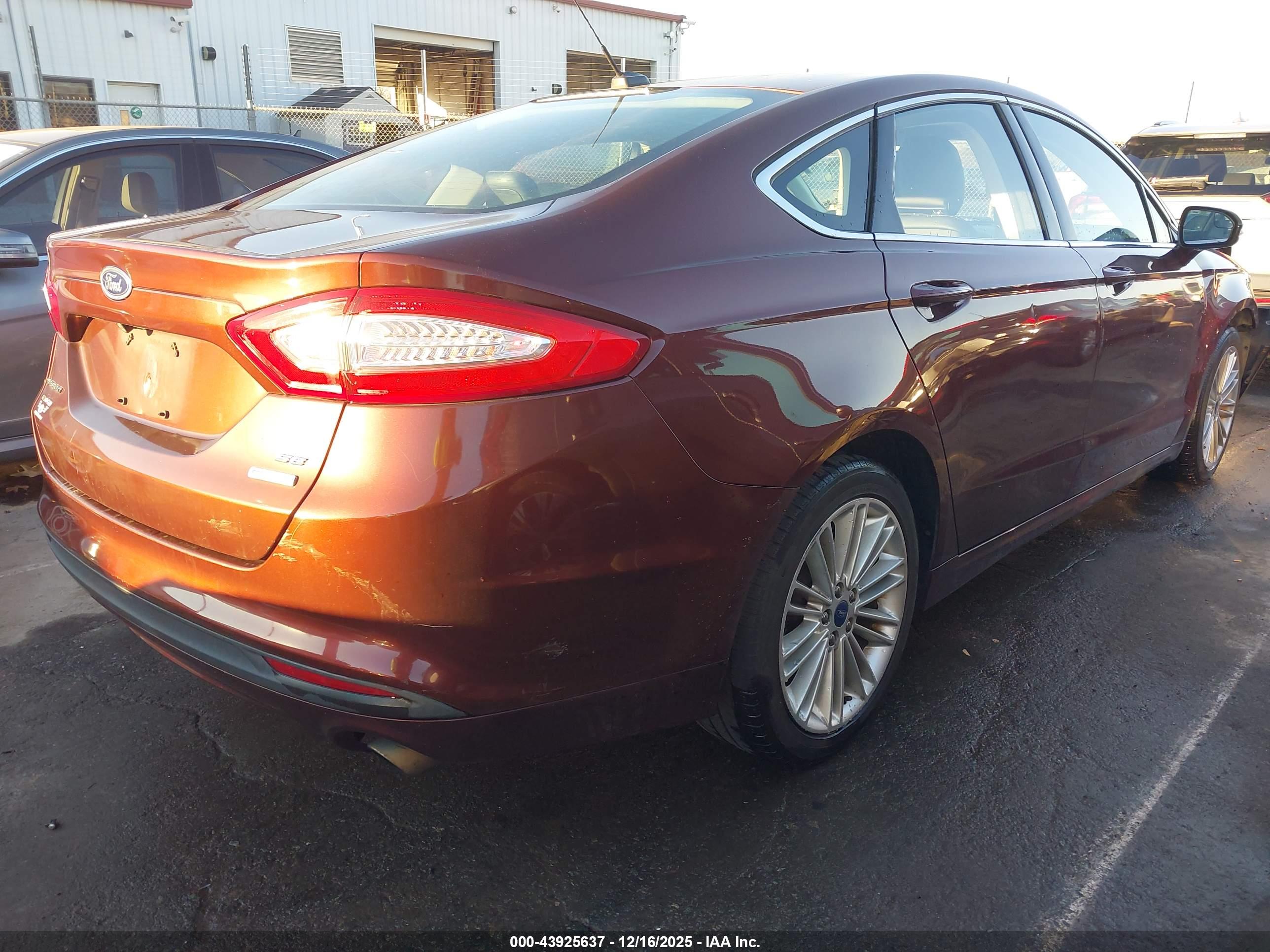 FORD FUSION image 4