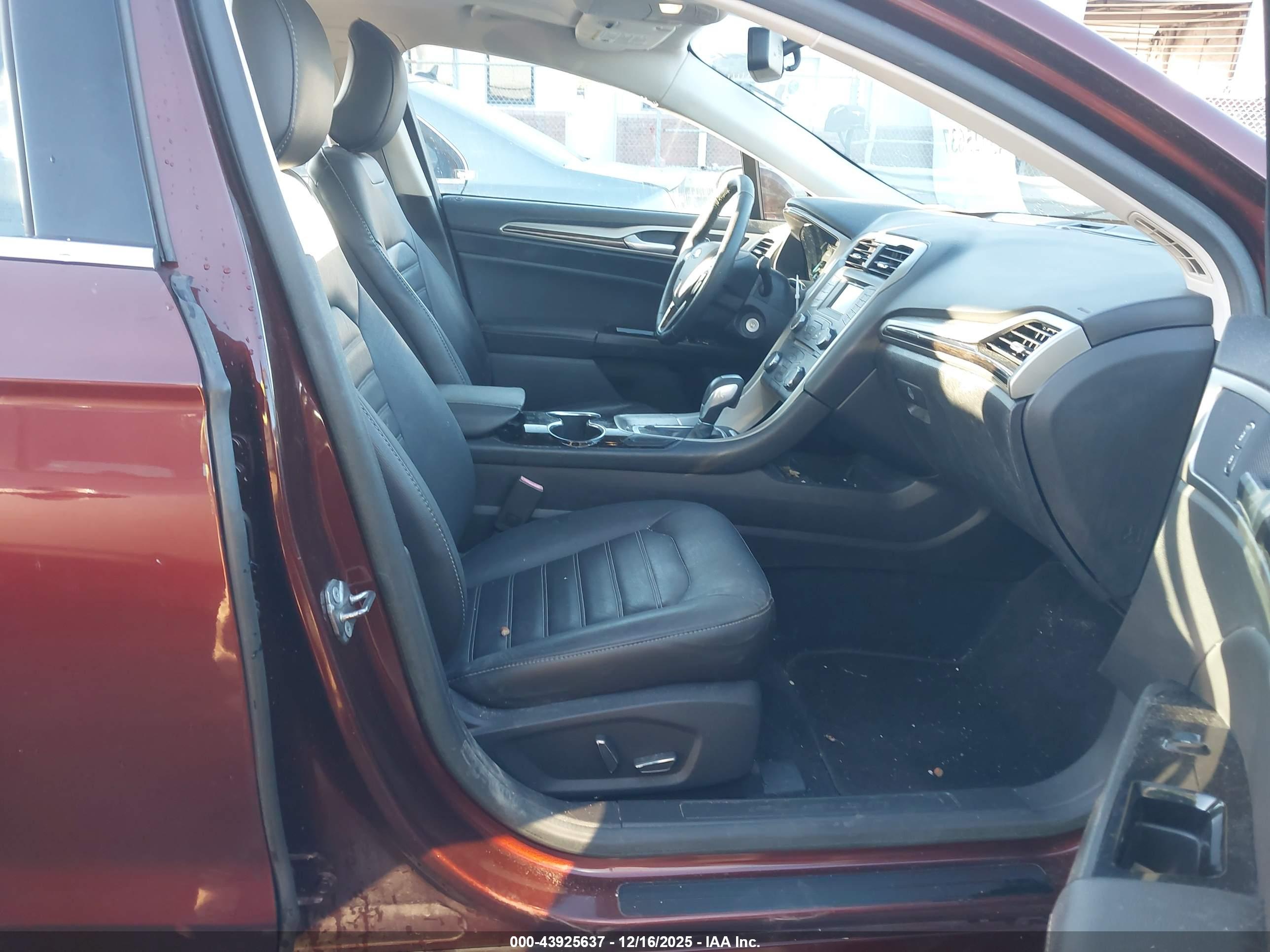 FORD FUSION image 5