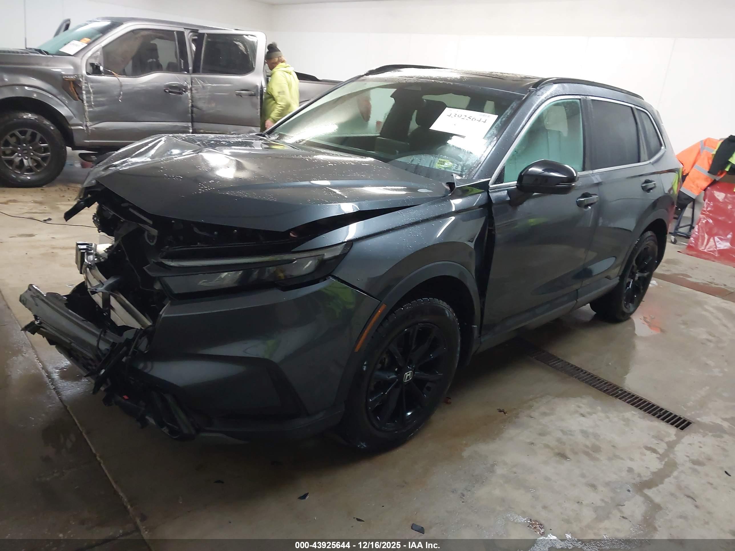 HONDA CR-V image 2