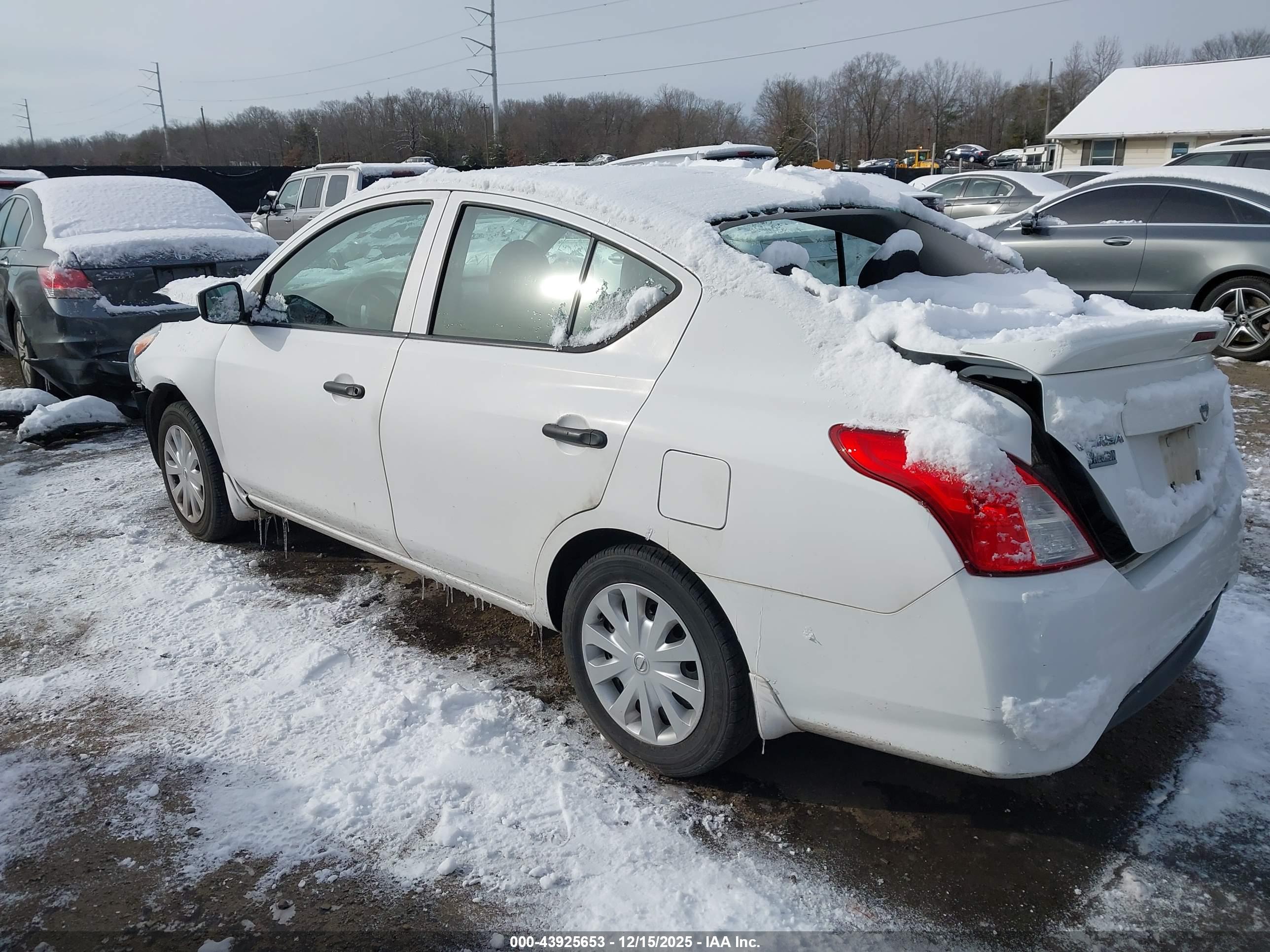 NISSAN VERSA image 3