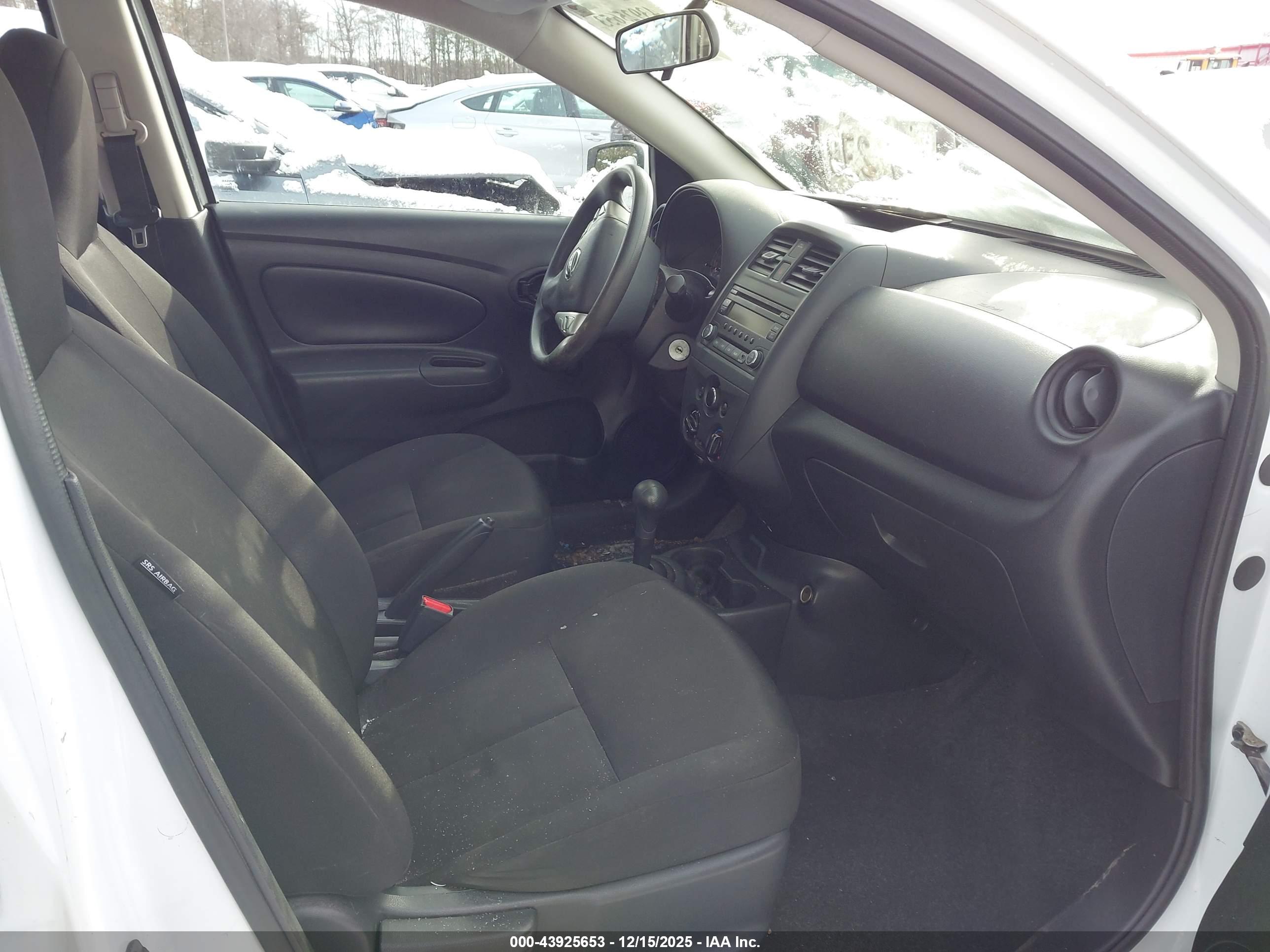 NISSAN VERSA image 5
