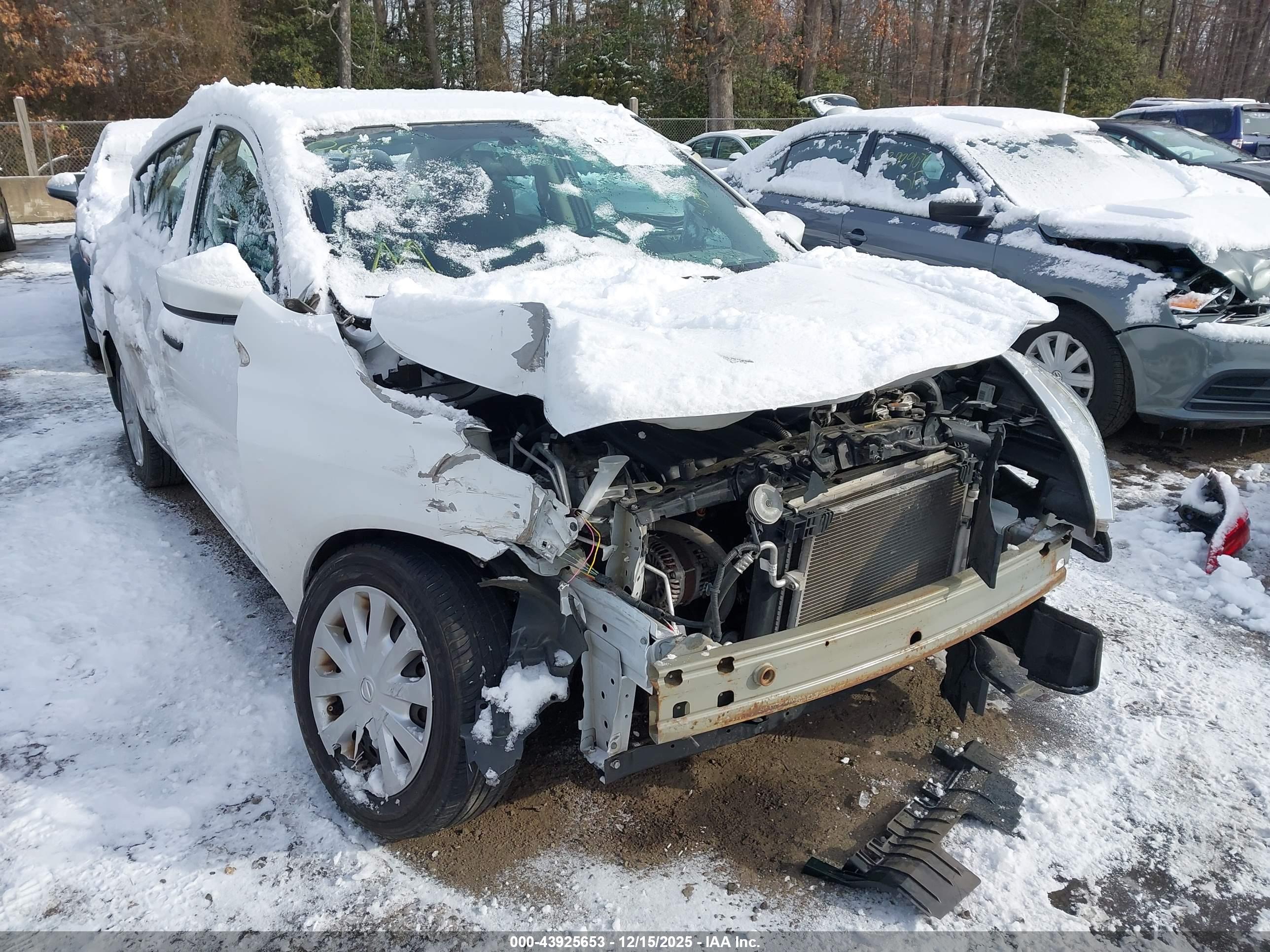 NISSAN VERSA image 6
