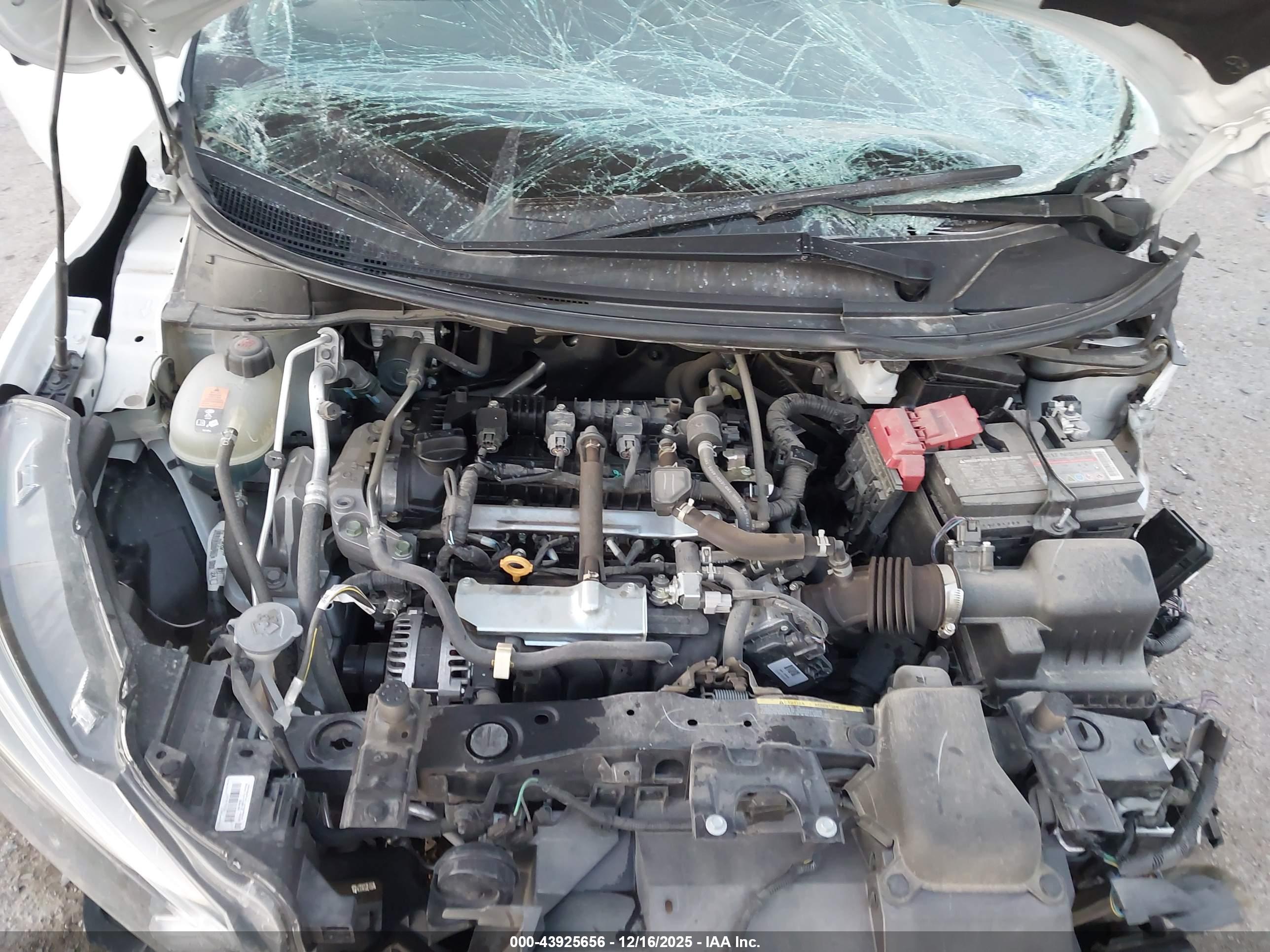 NISSAN VERSA image 10