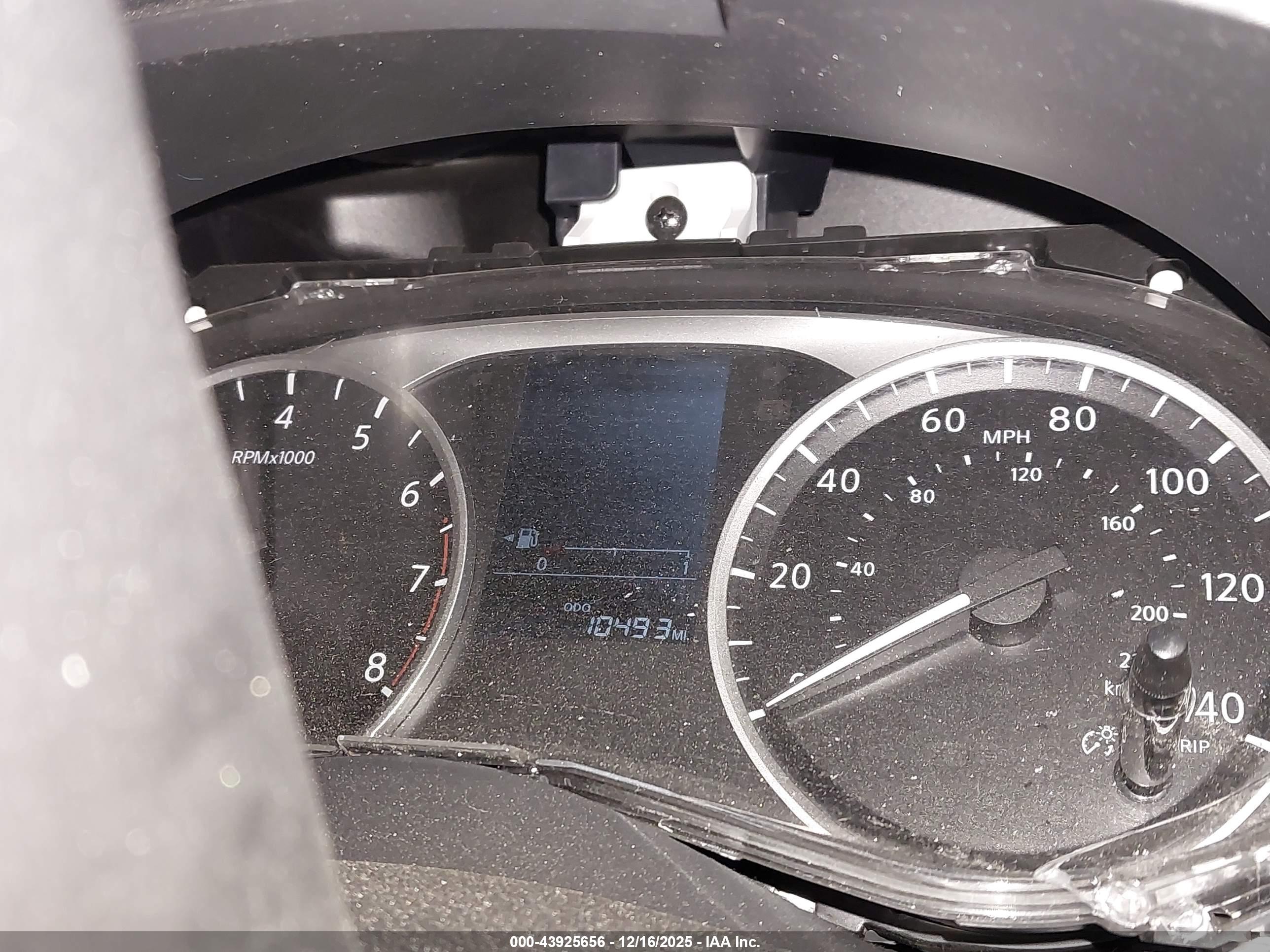 NISSAN VERSA image 7
