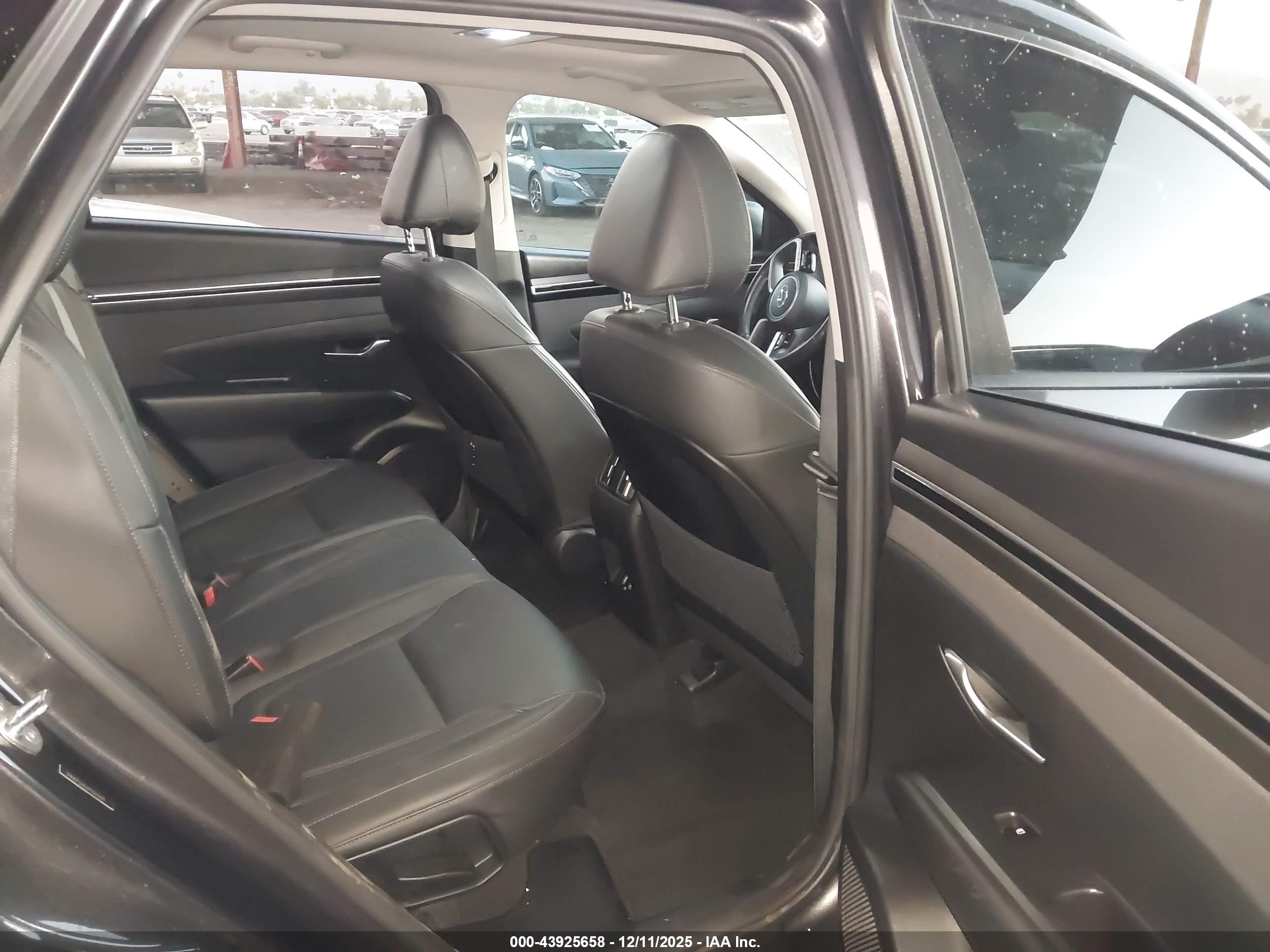 HYUNDAI TUCSON image 8
