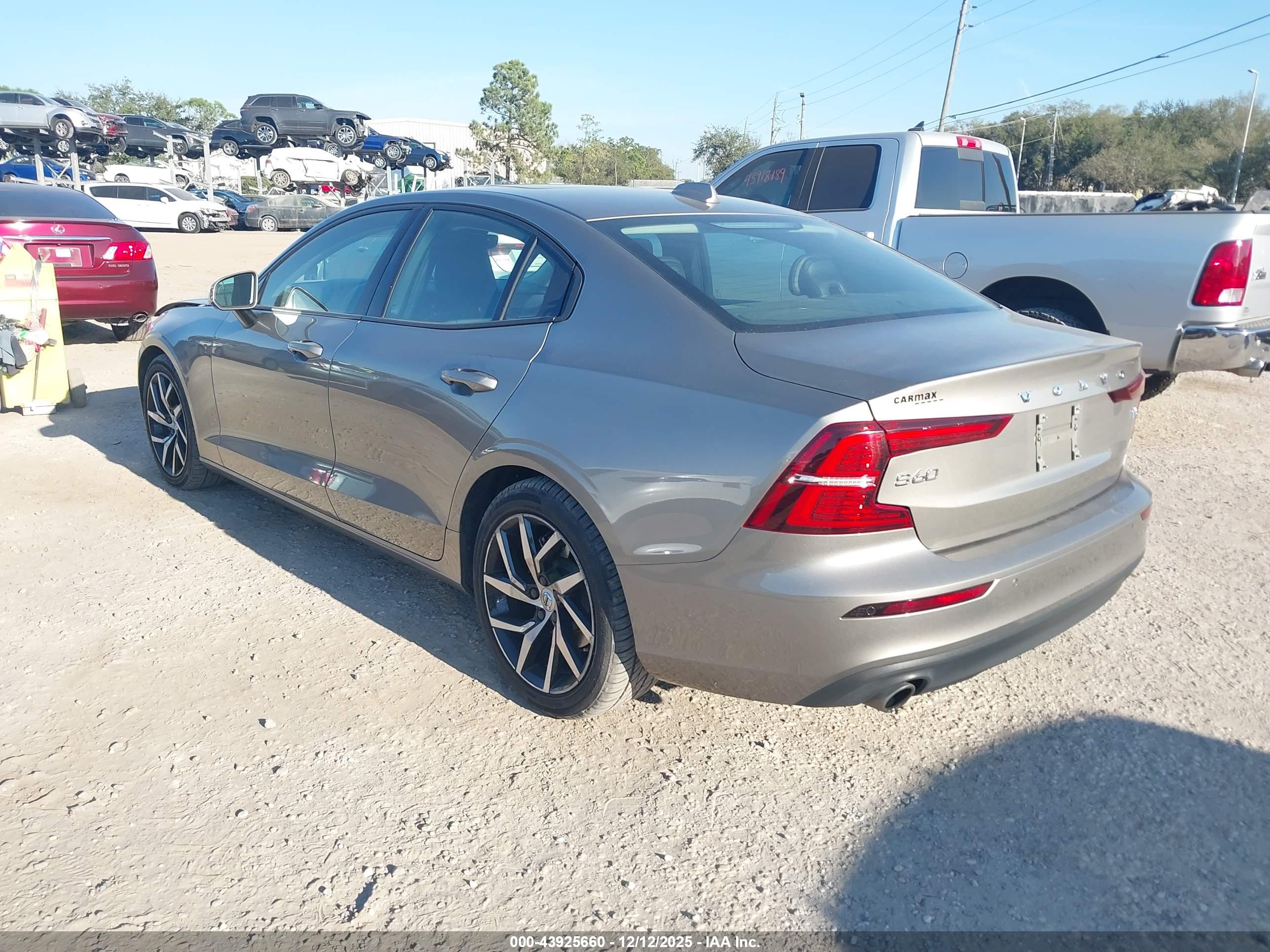 VOLVO S60 image 3