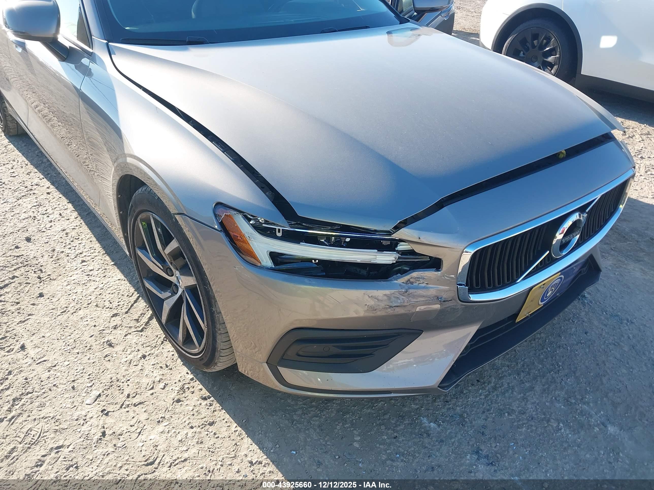 VOLVO S60 image 6