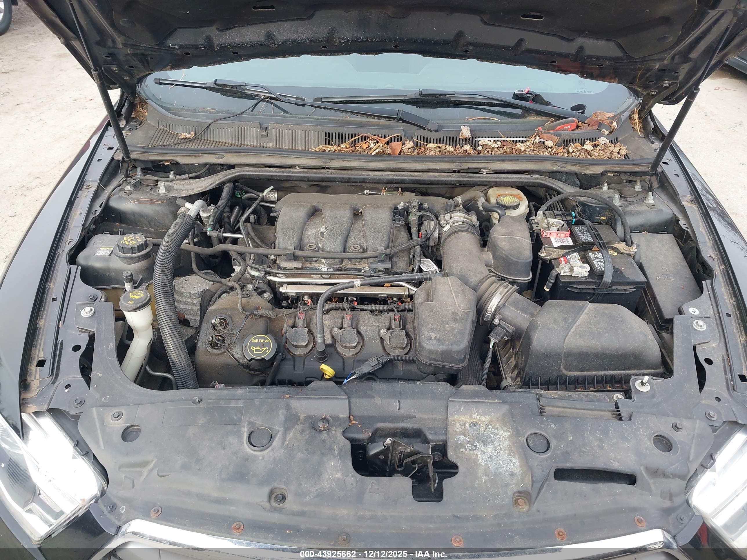 FORD TAURUS image 10