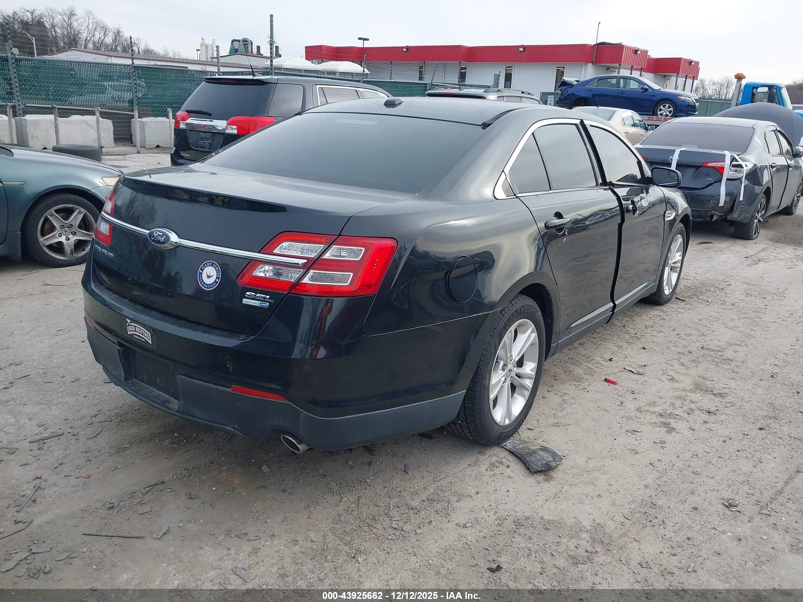 FORD TAURUS image 4