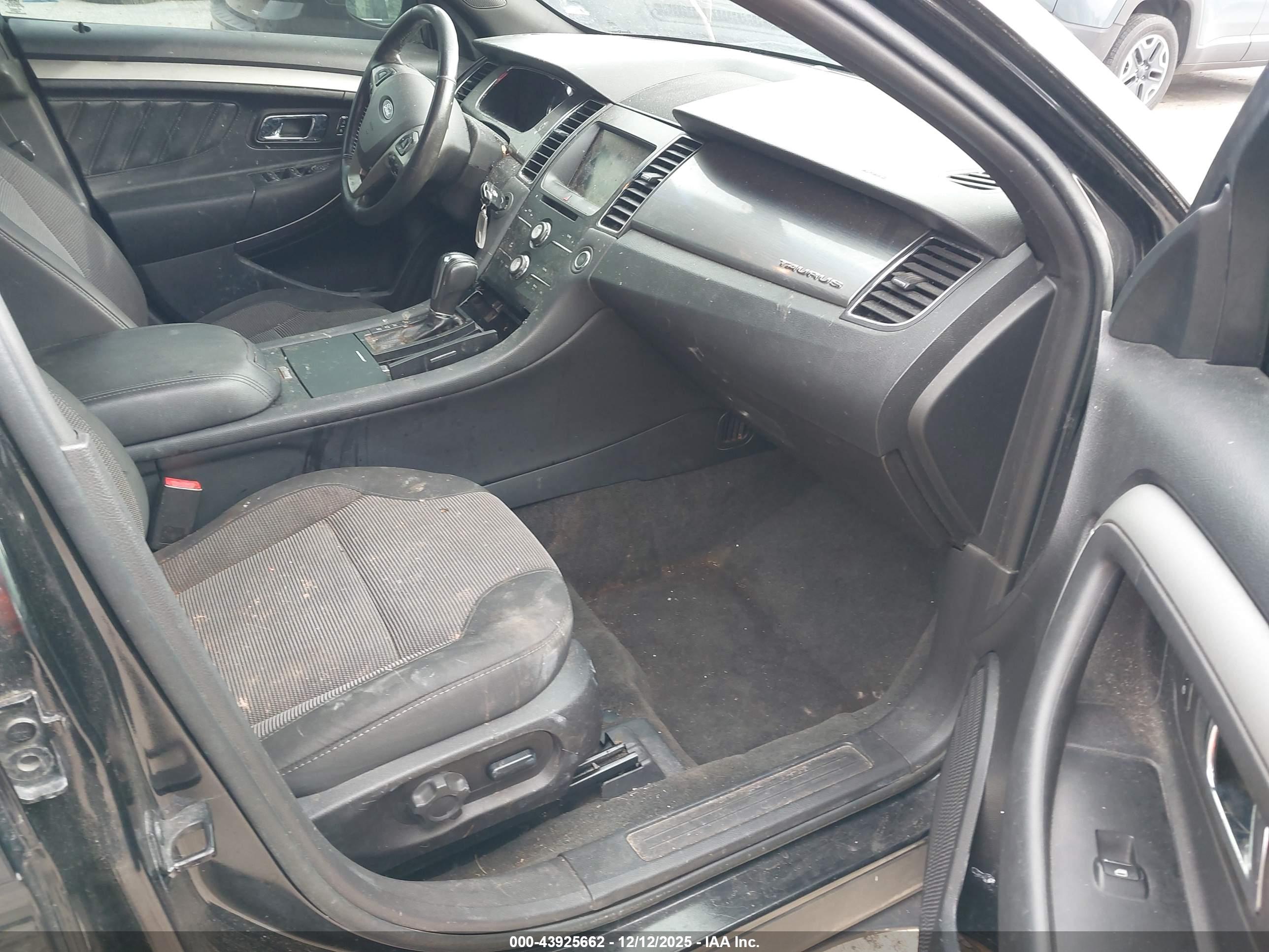 FORD TAURUS image 5