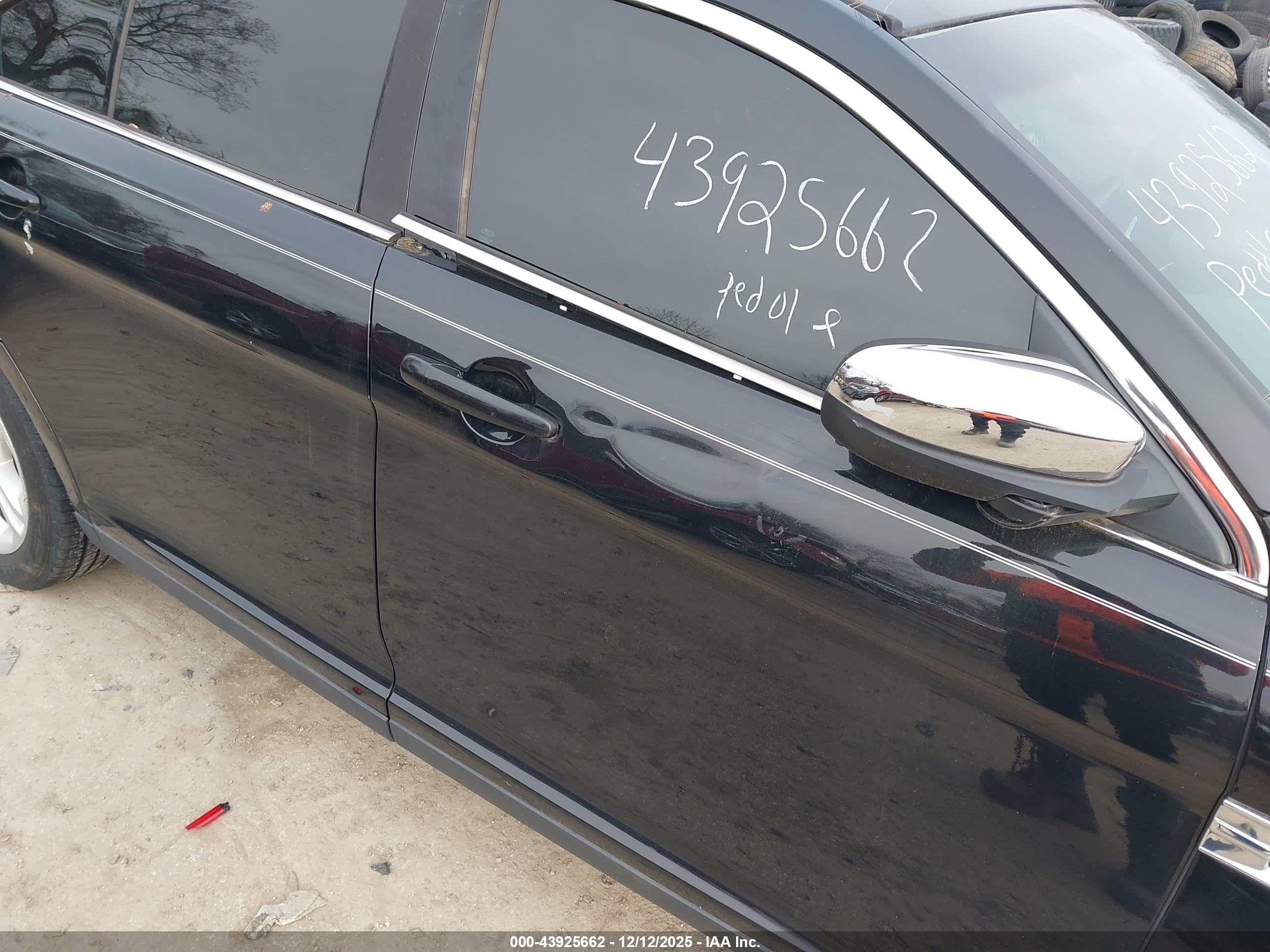 FORD TAURUS image 6