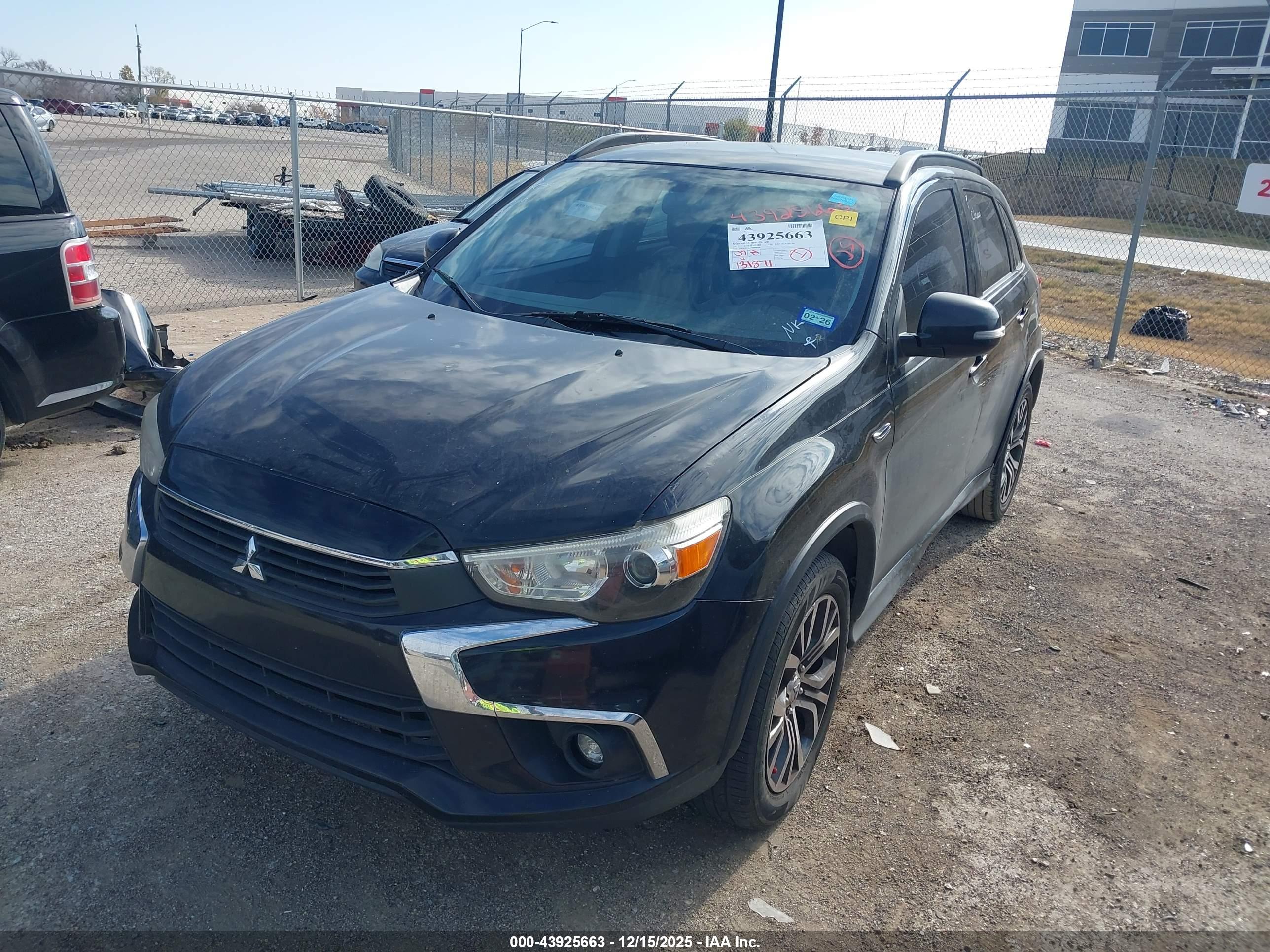 MITSUBISHI OUTLANDER image 2
