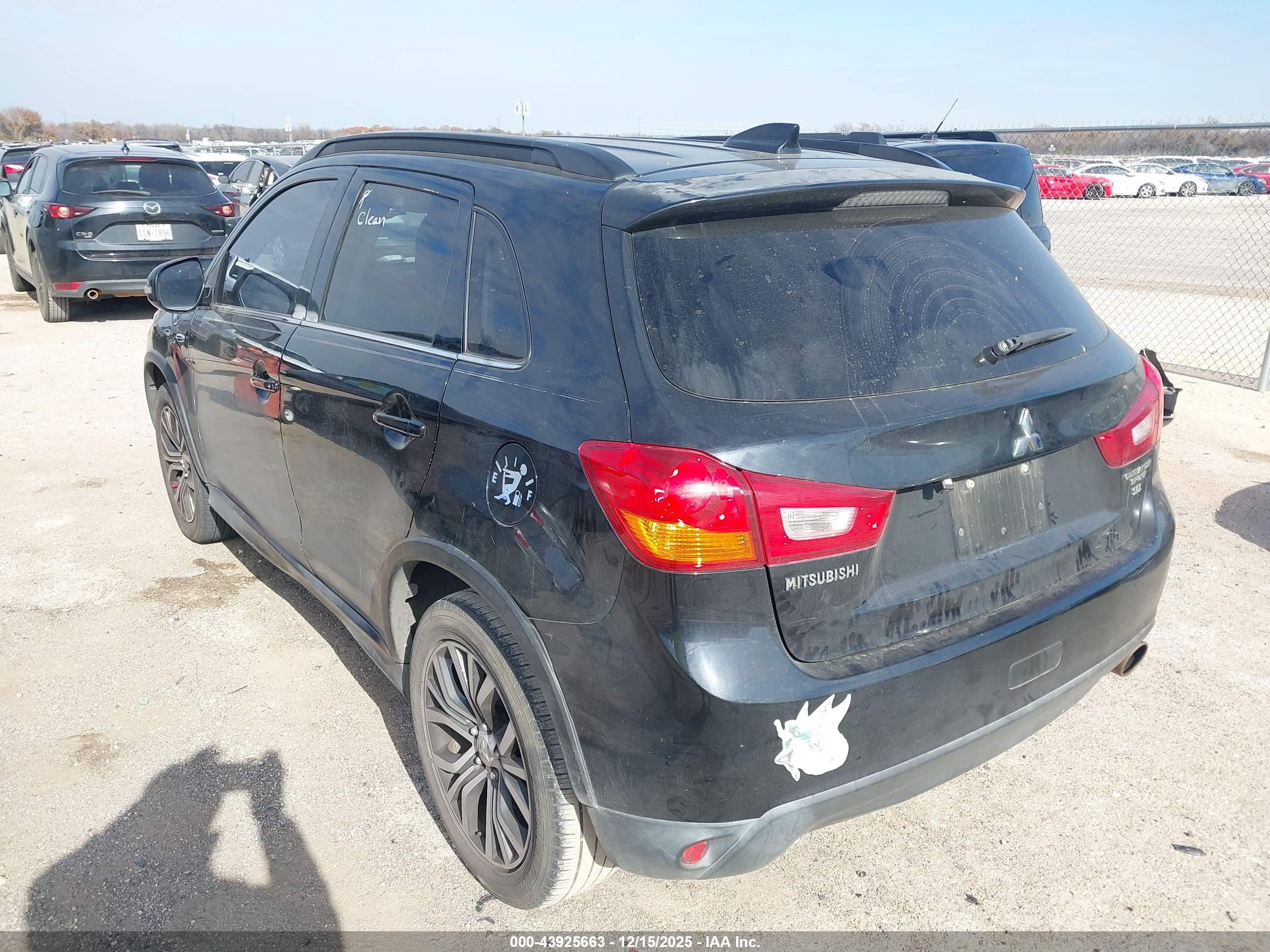 MITSUBISHI OUTLANDER image 3