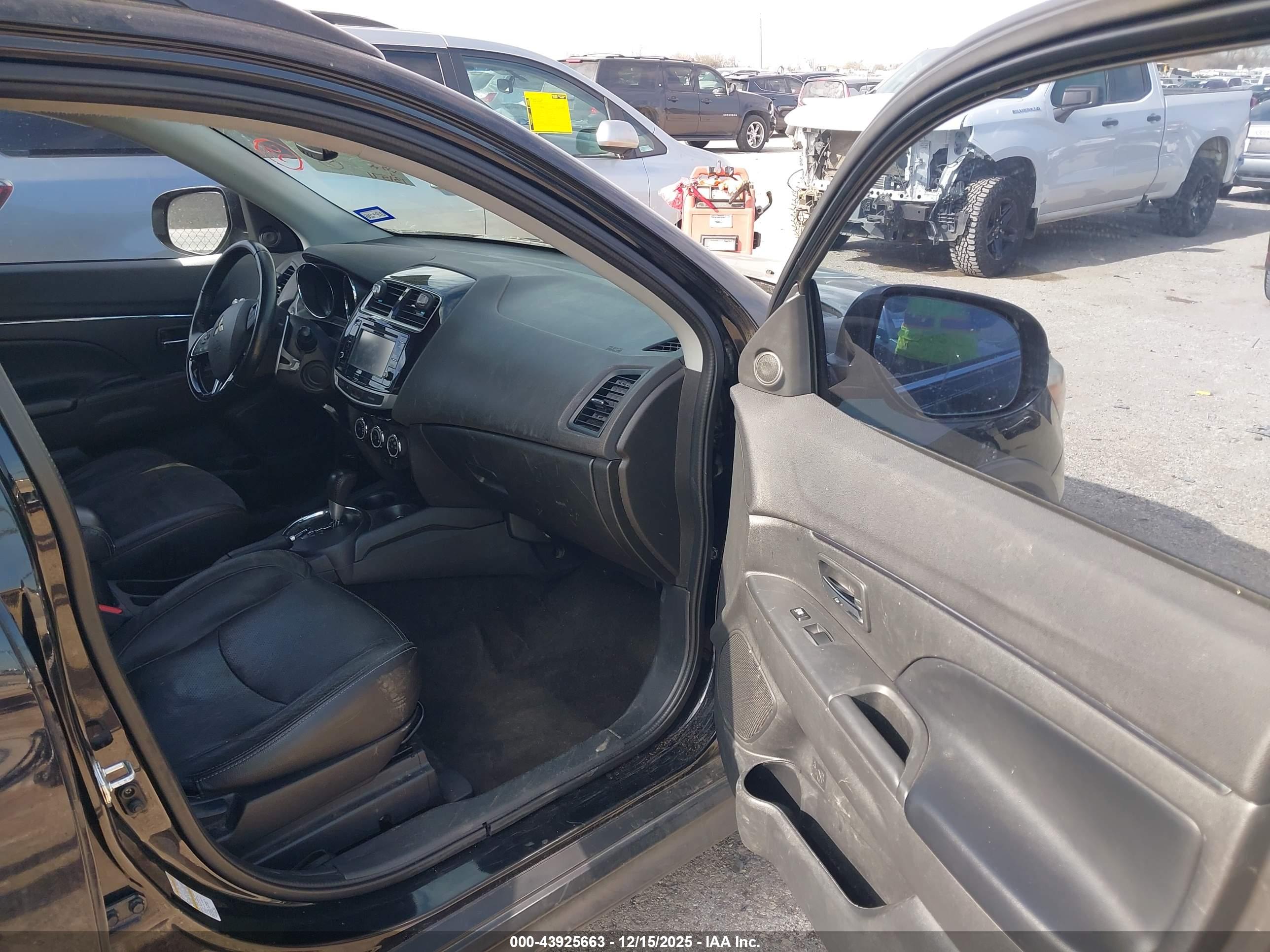 MITSUBISHI OUTLANDER image 5
