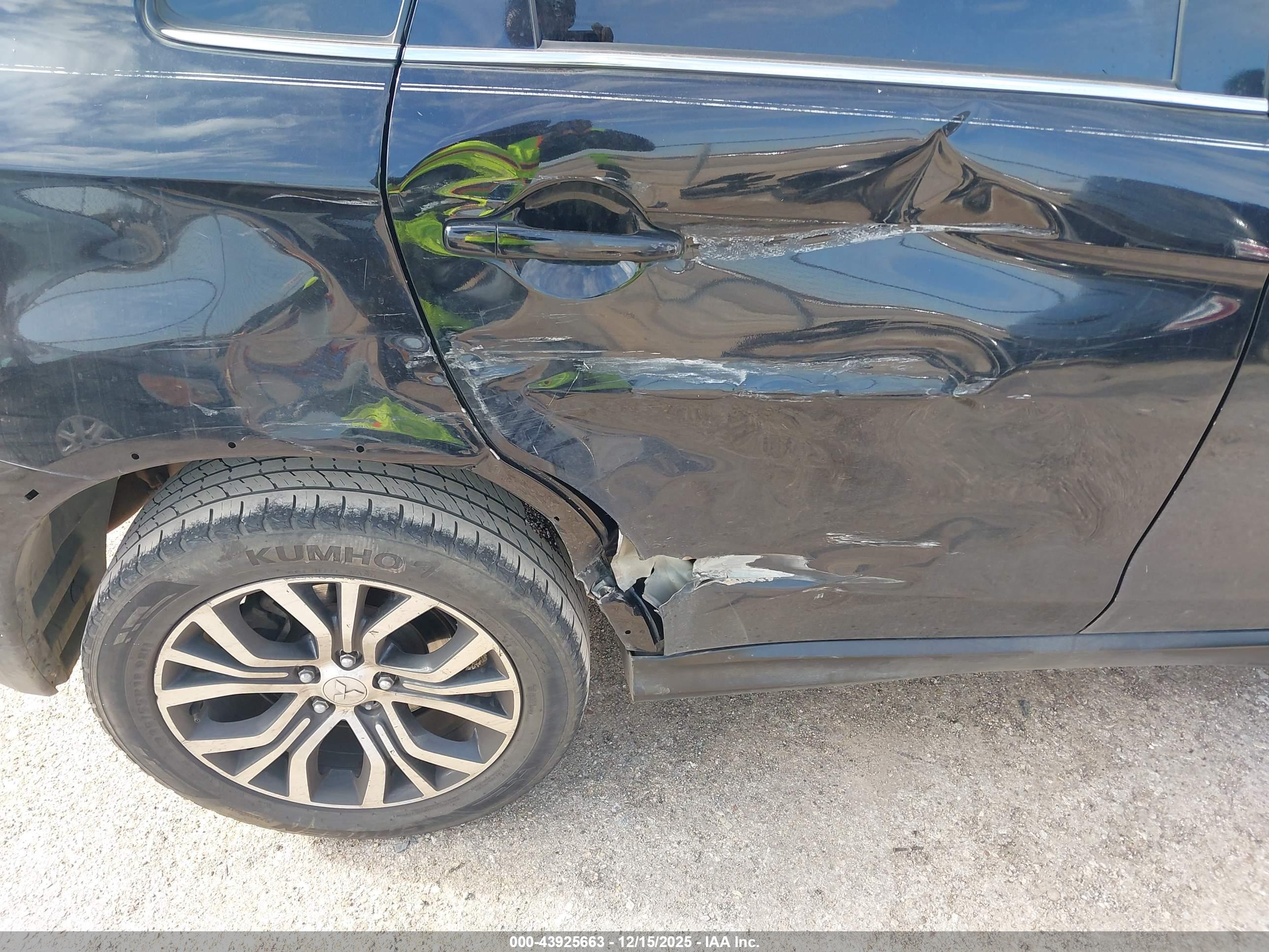MITSUBISHI OUTLANDER image 6