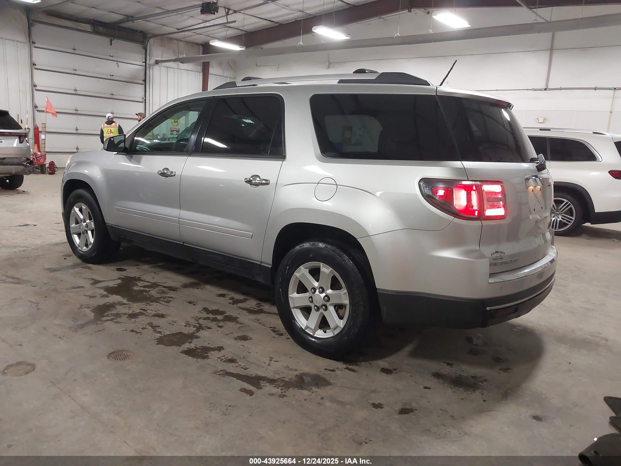 GMC ACADIA image 3