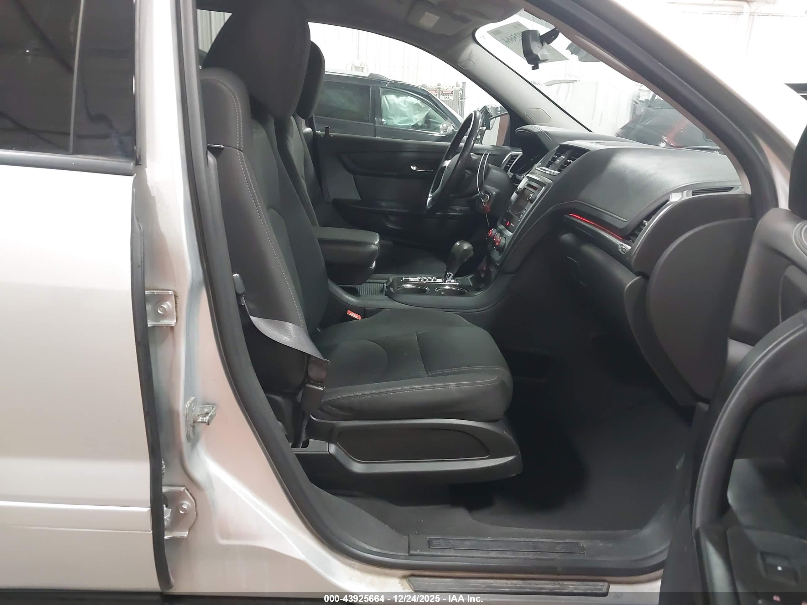 GMC ACADIA image 5
