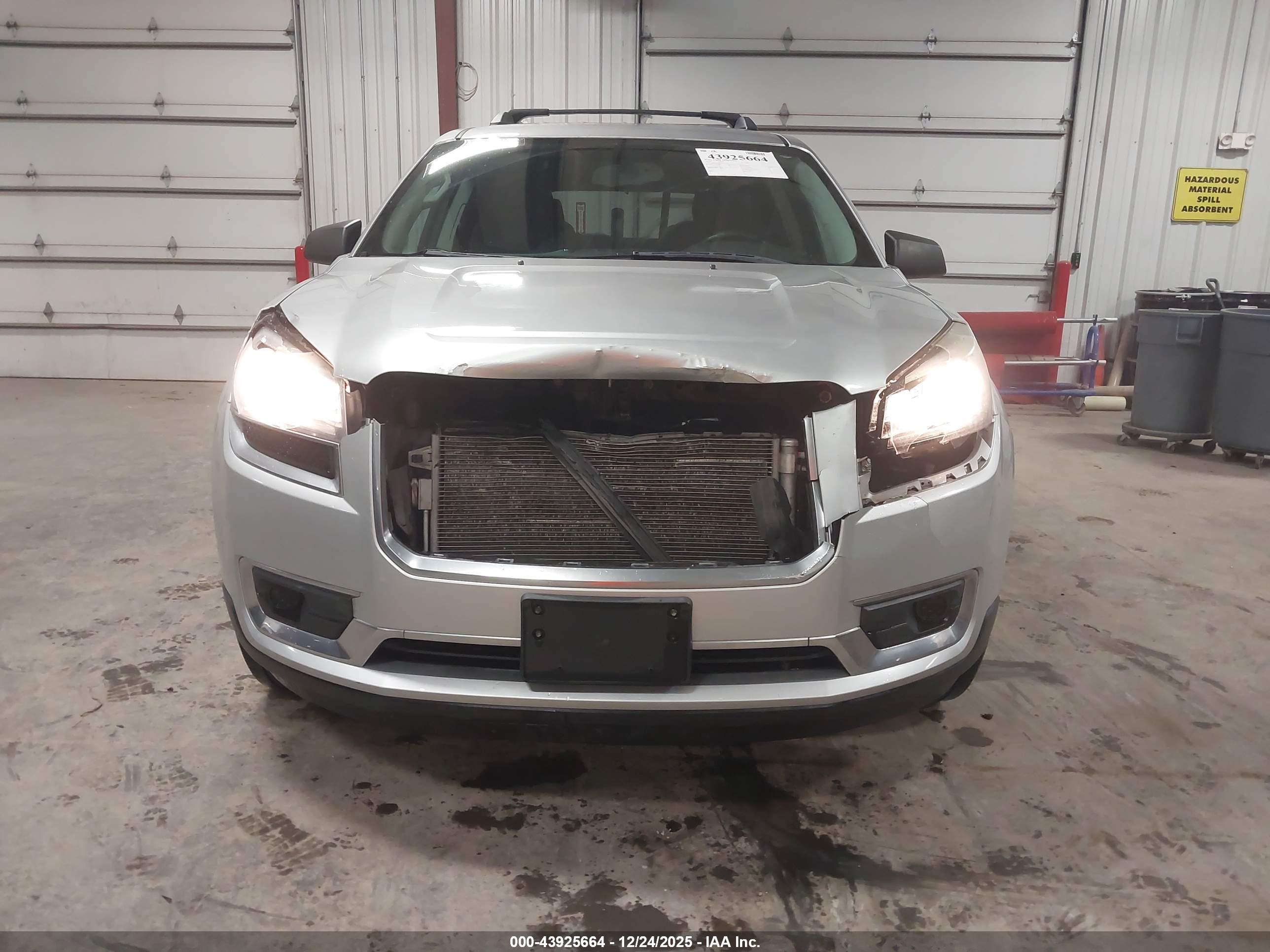 GMC ACADIA image 6