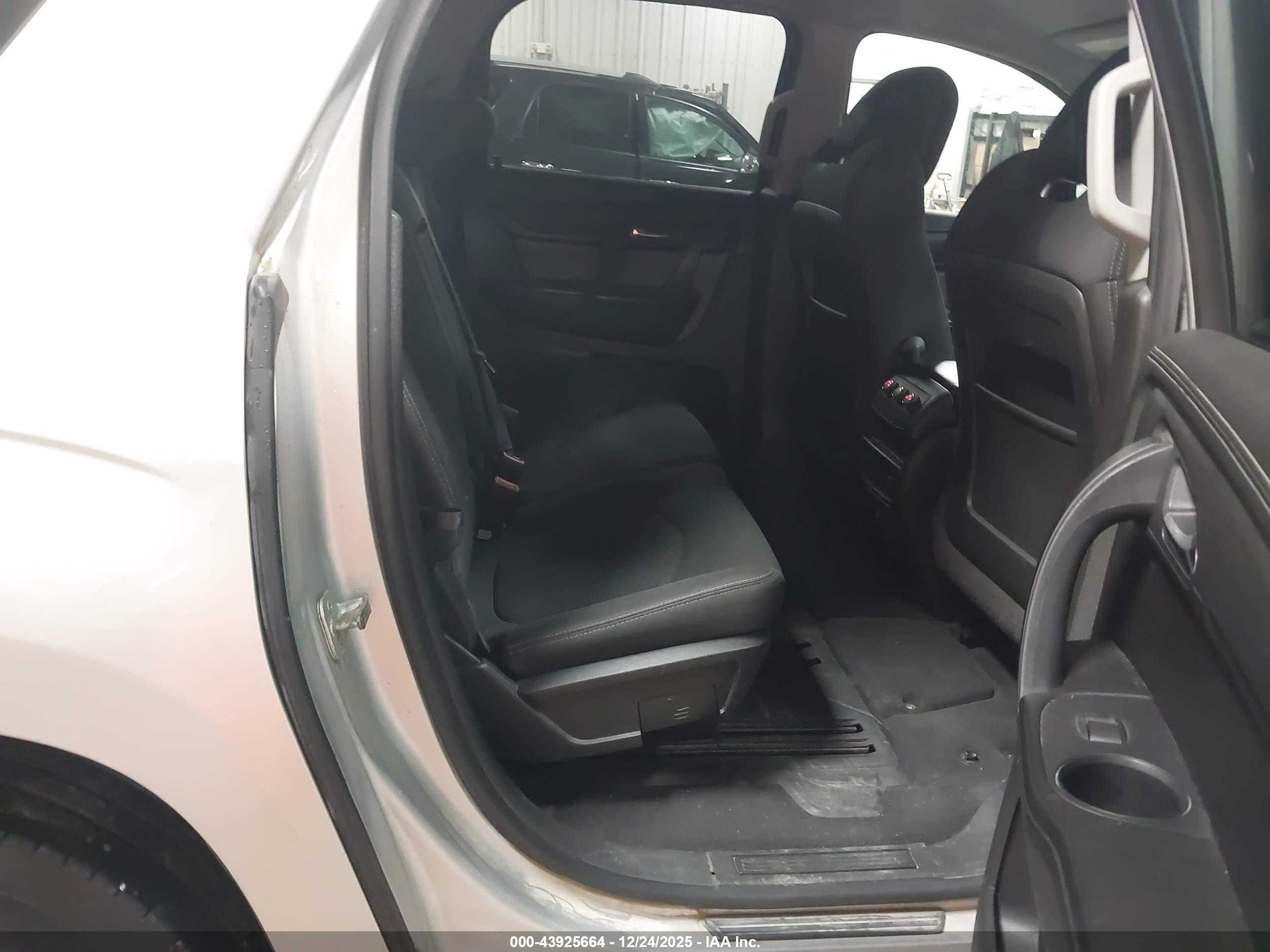 GMC ACADIA image 8