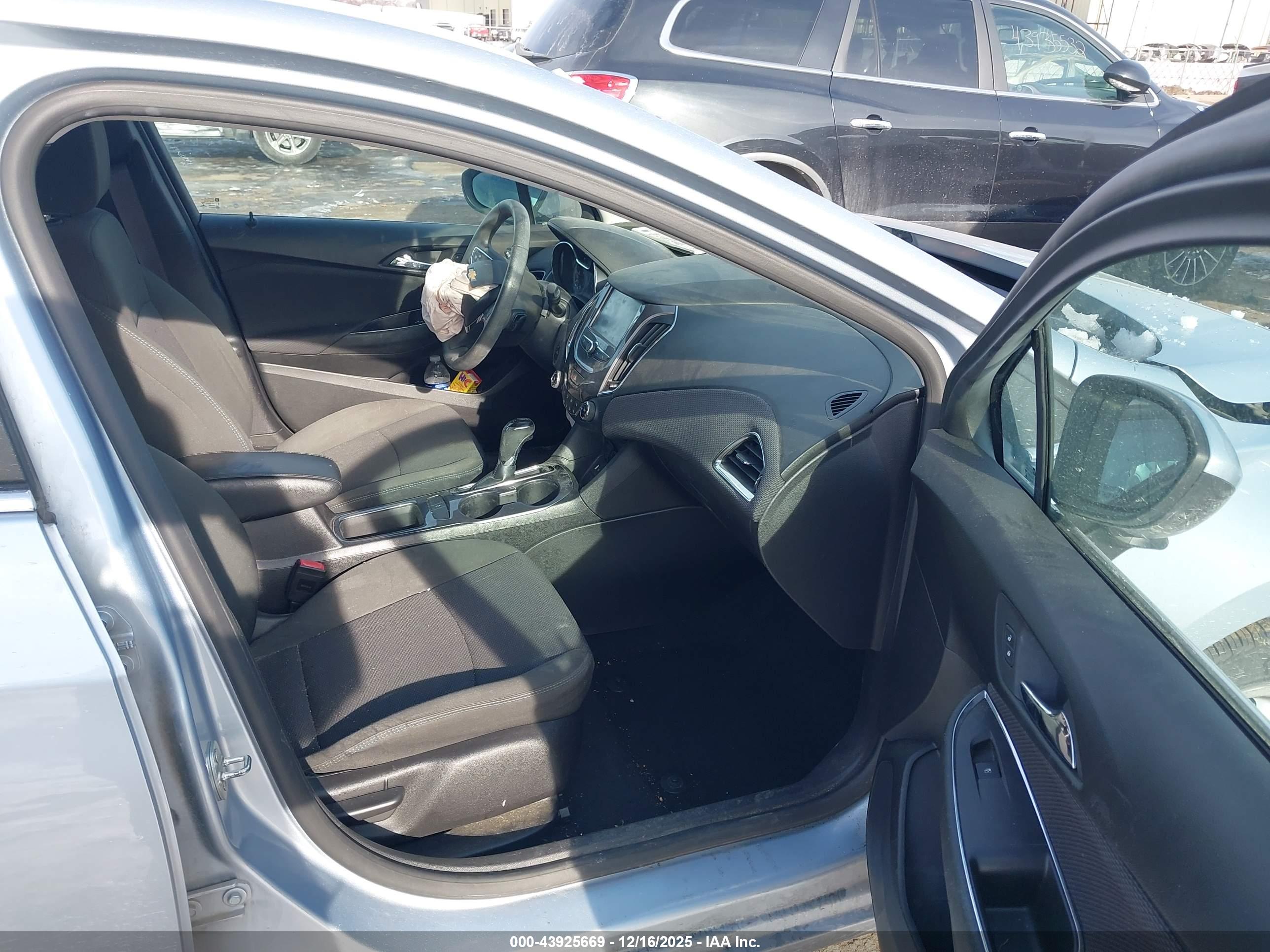 CHEVROLET CRUZE image 5