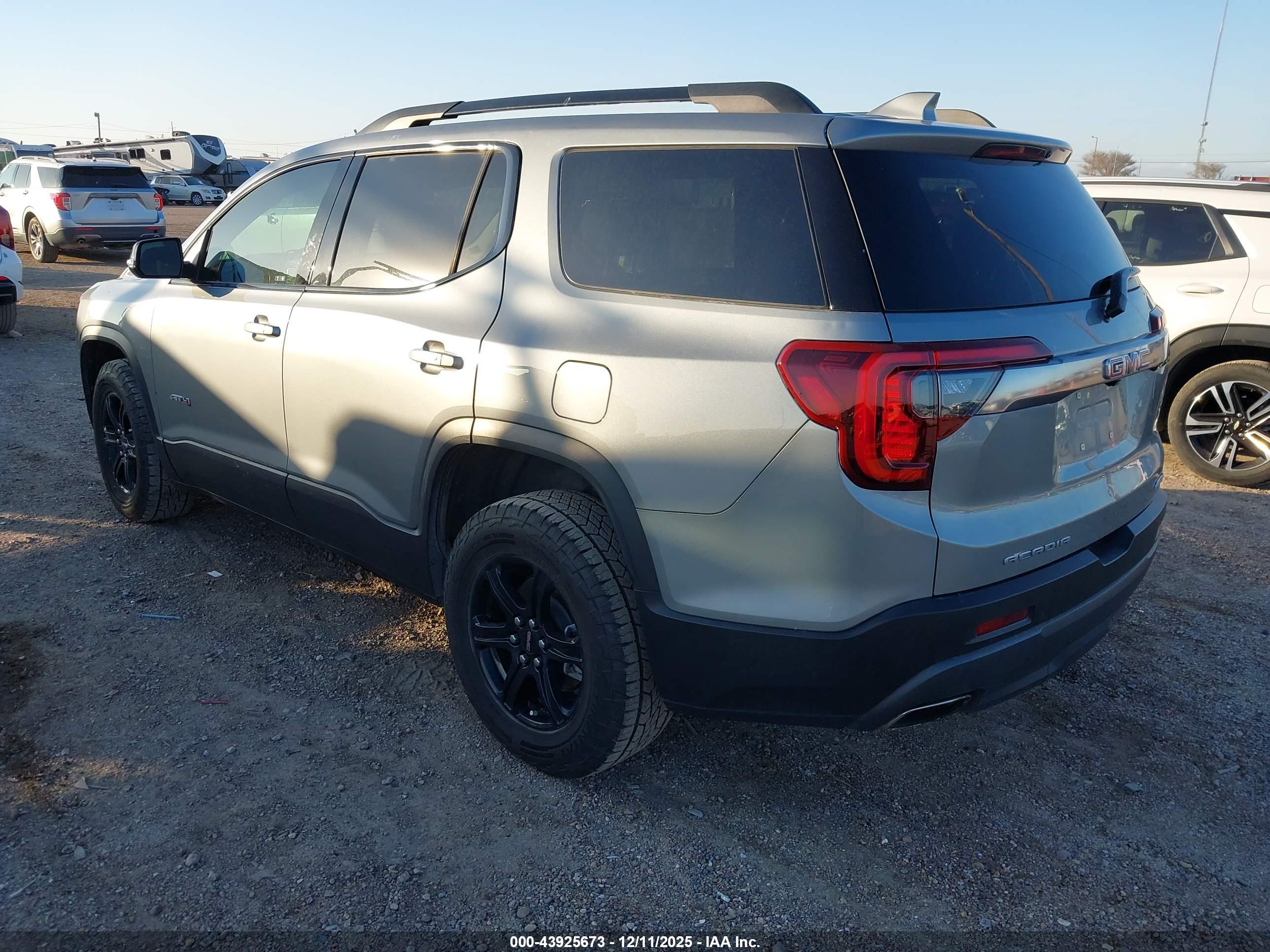 GMC ACADIA image 3