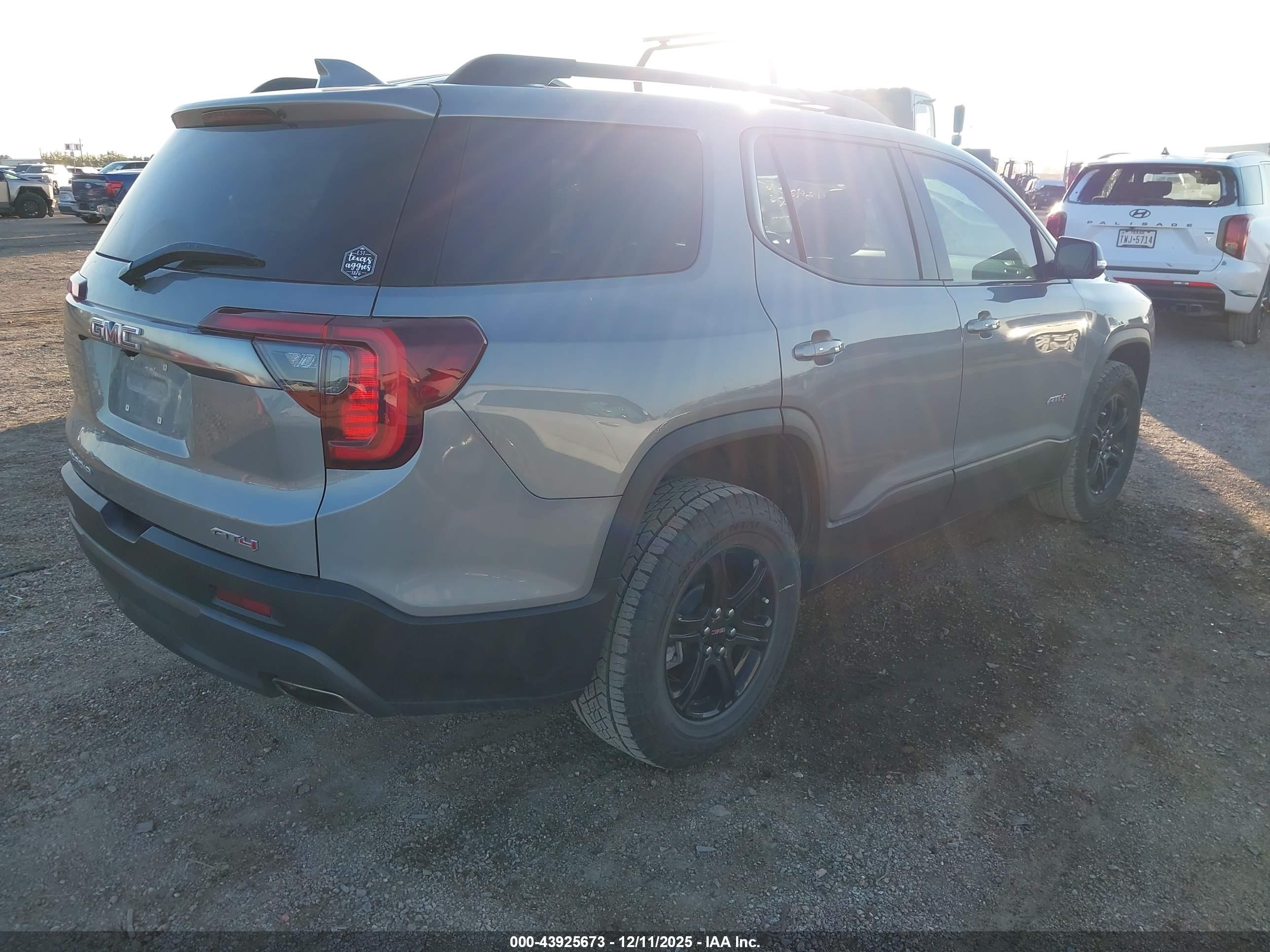 GMC ACADIA image 4