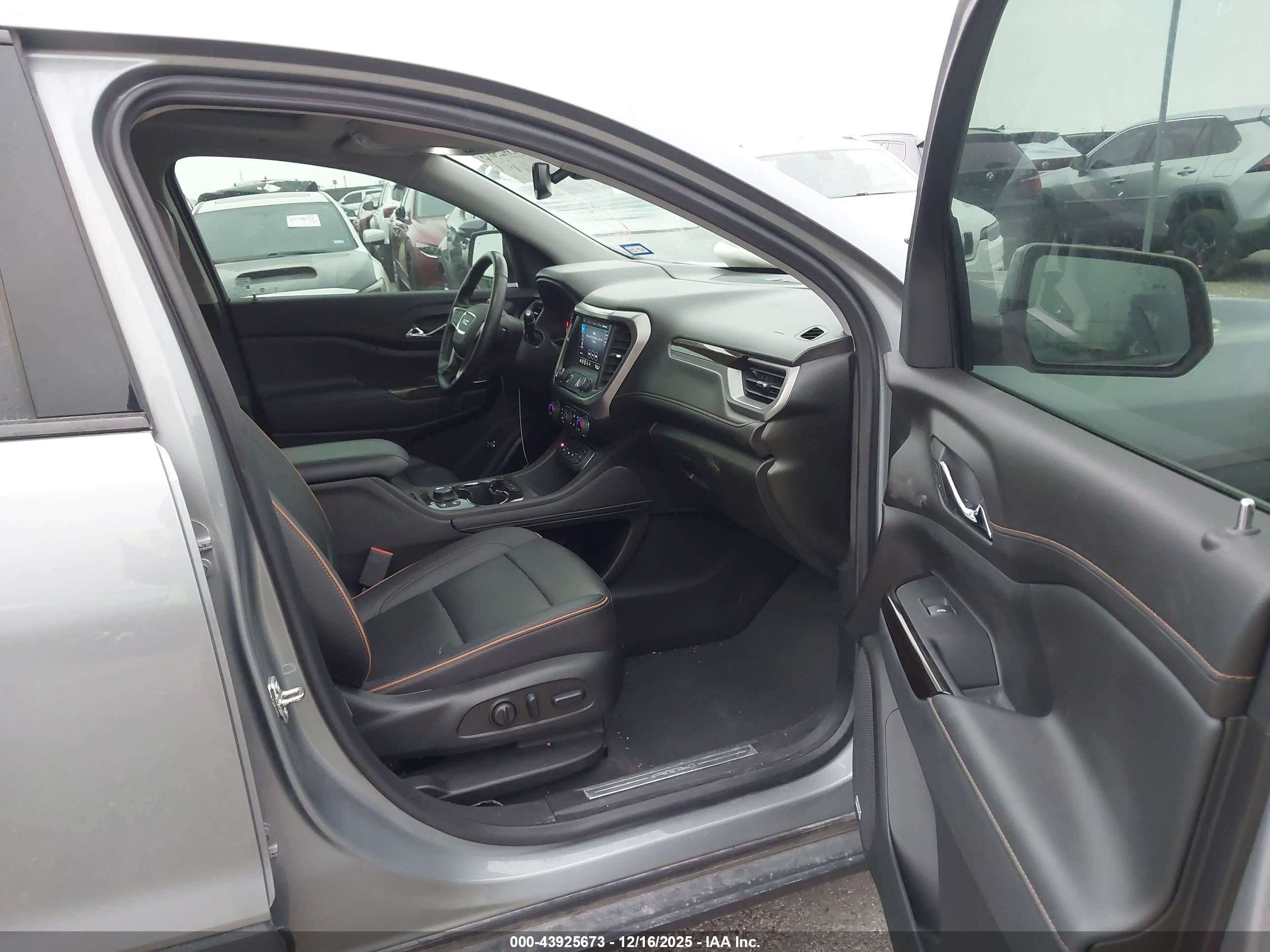GMC ACADIA image 5