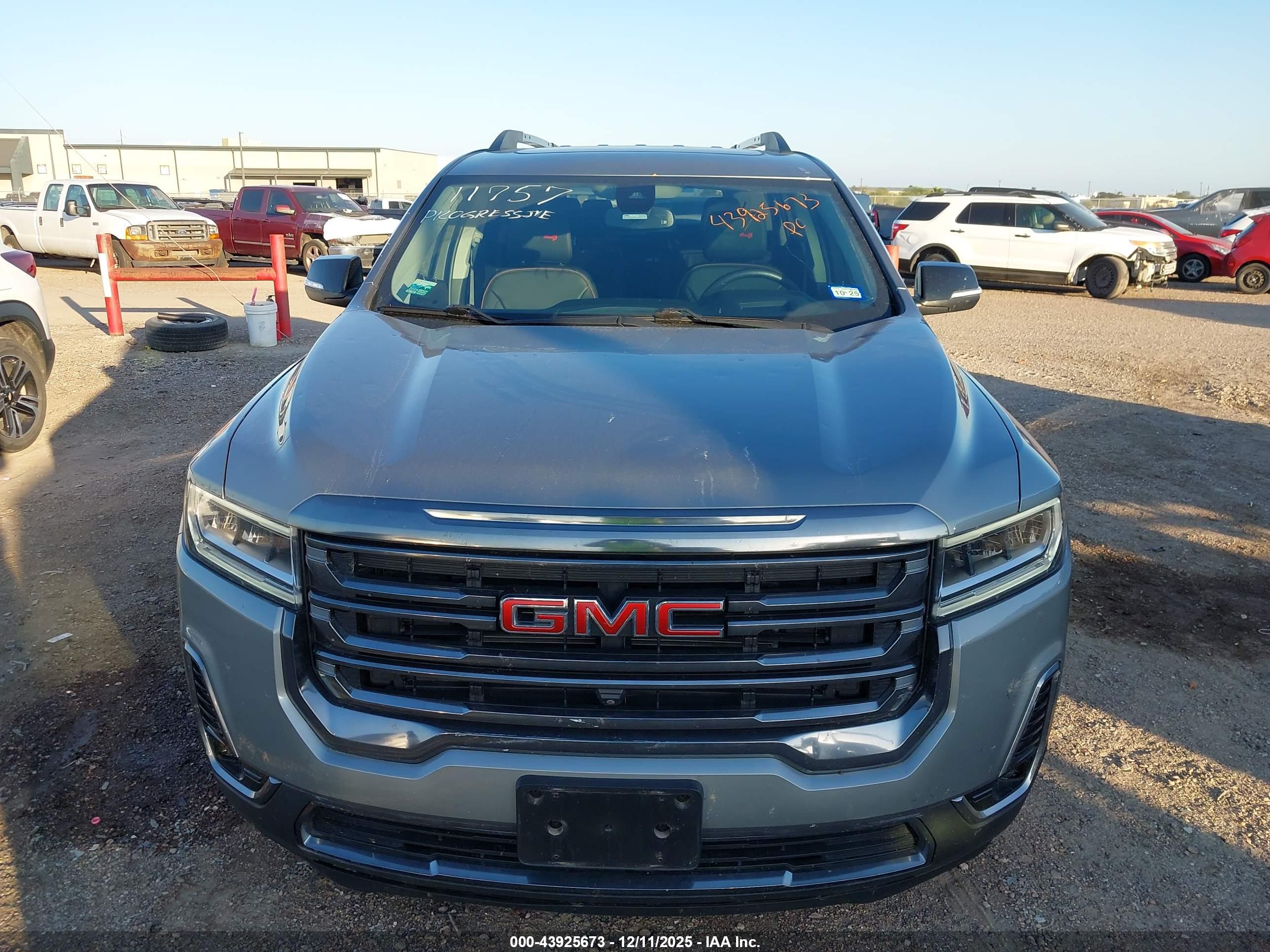 GMC ACADIA image 6