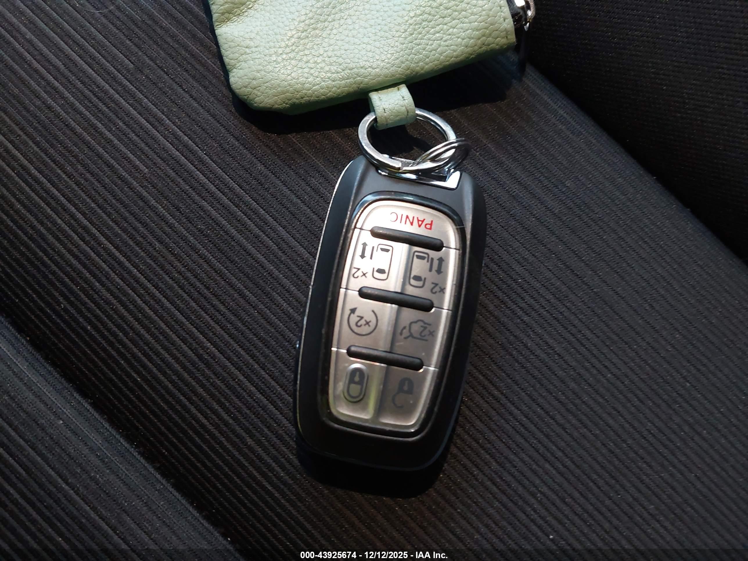 CHRYSLER VOYAGER image 11