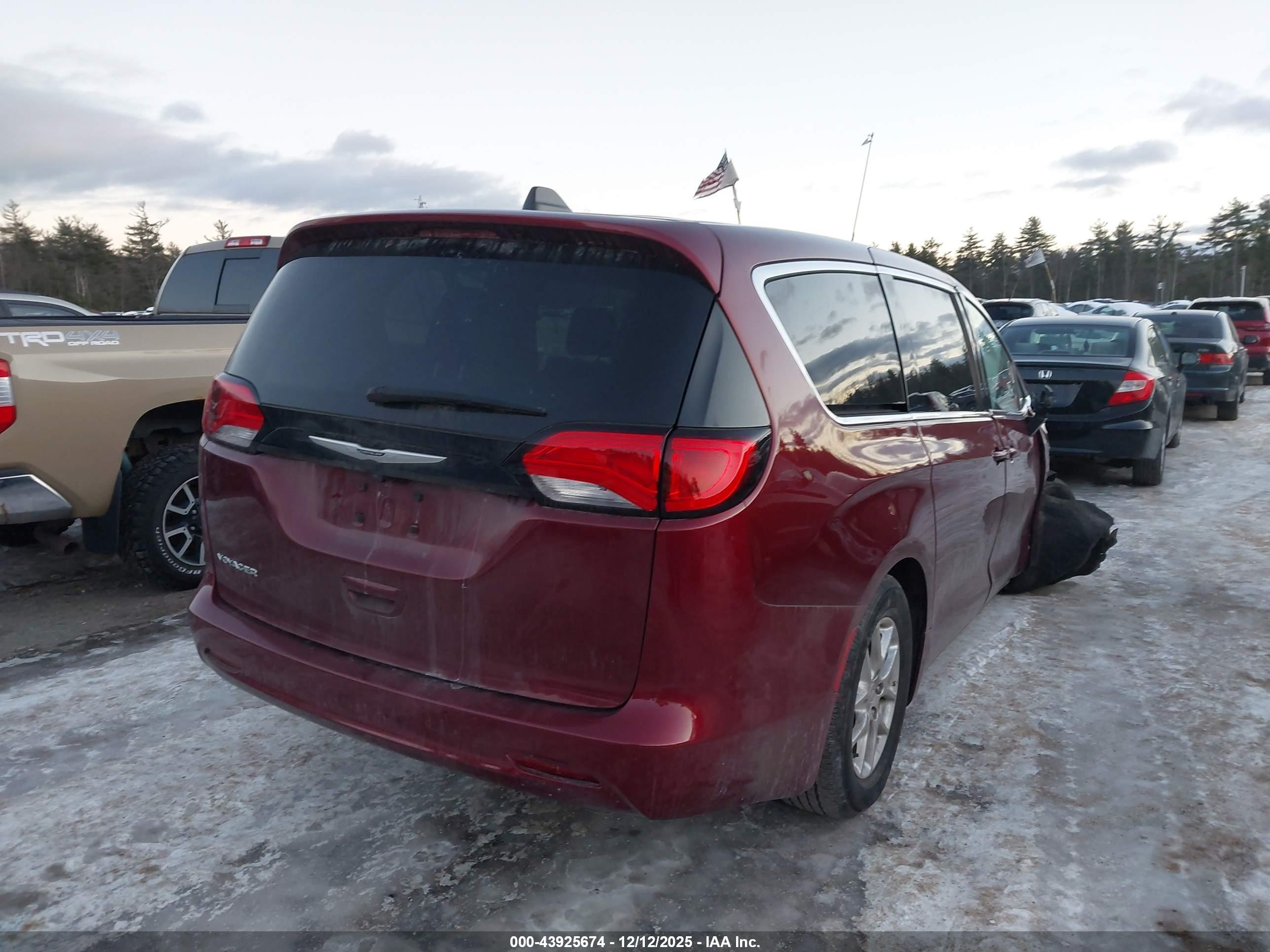 CHRYSLER VOYAGER image 4
