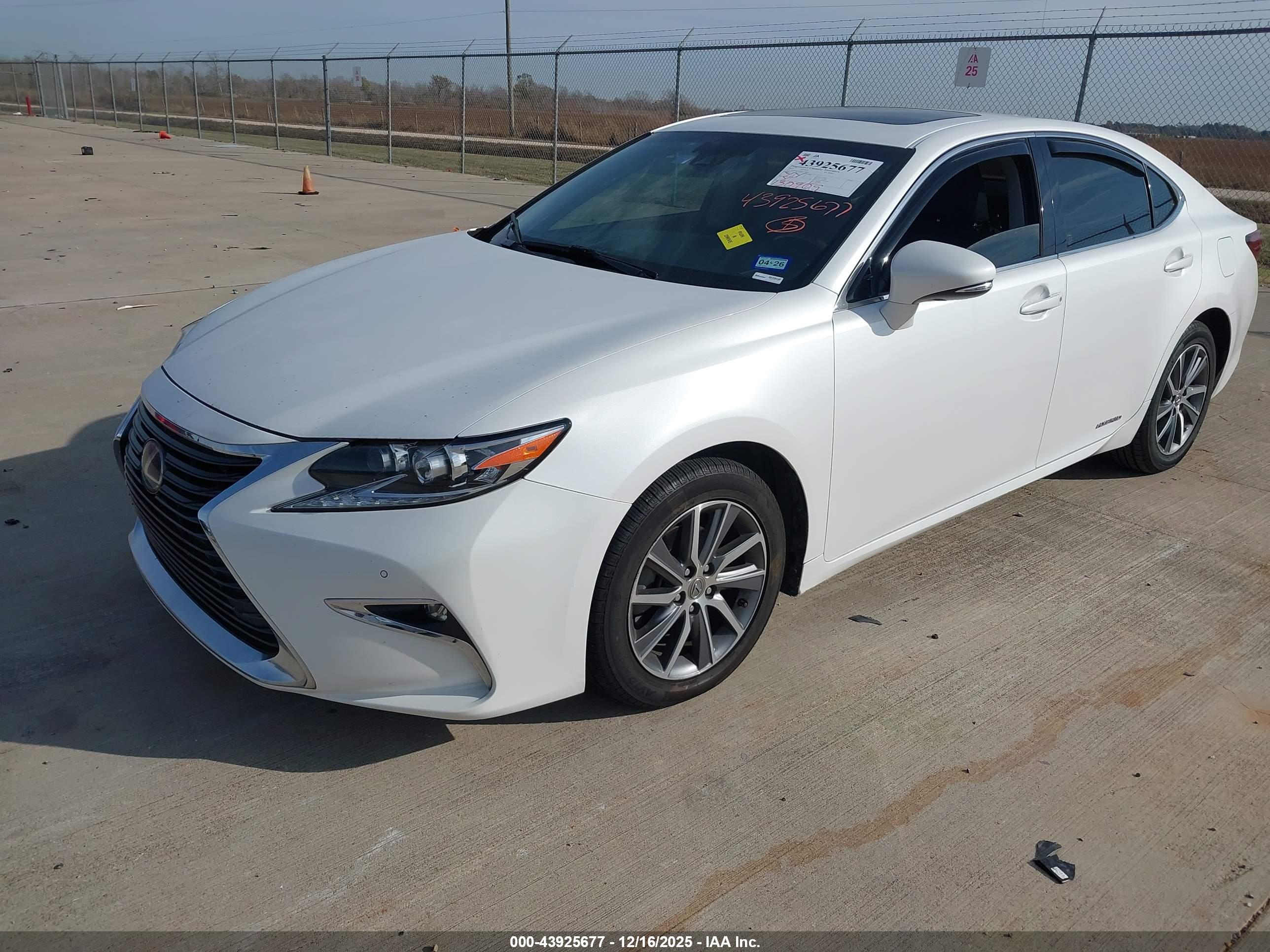 LEXUS ES image 2