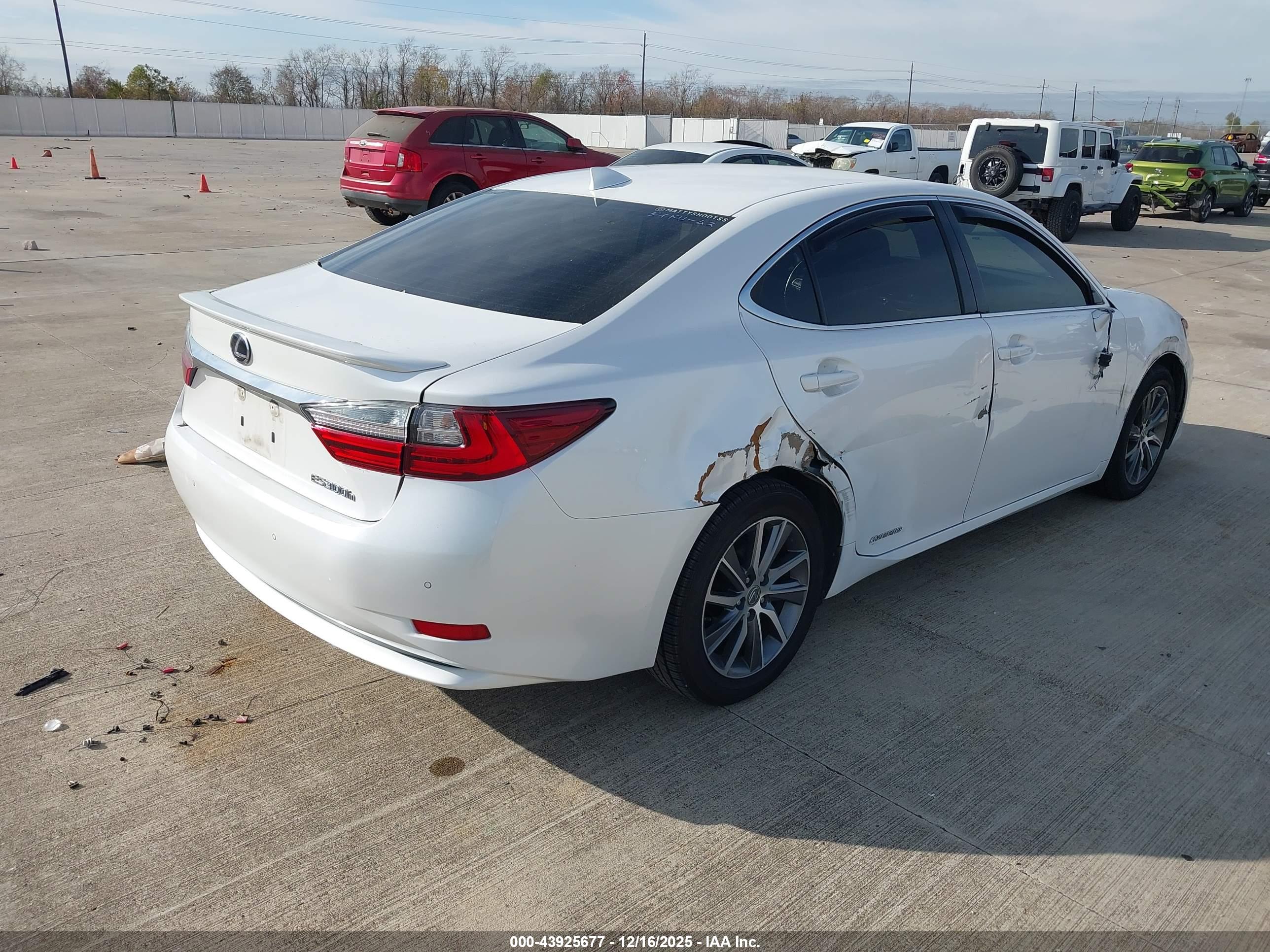 LEXUS ES image 4