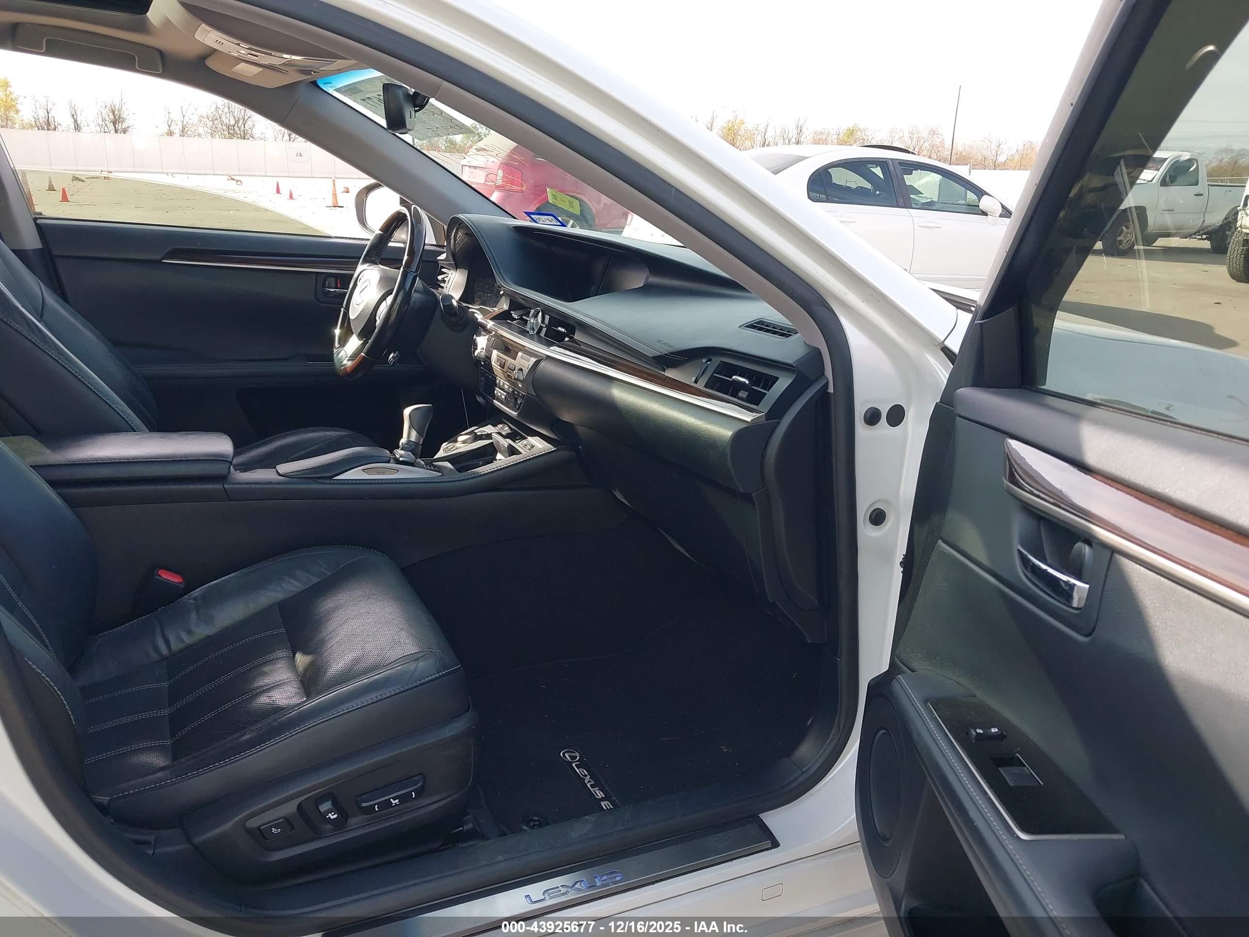 LEXUS ES image 5