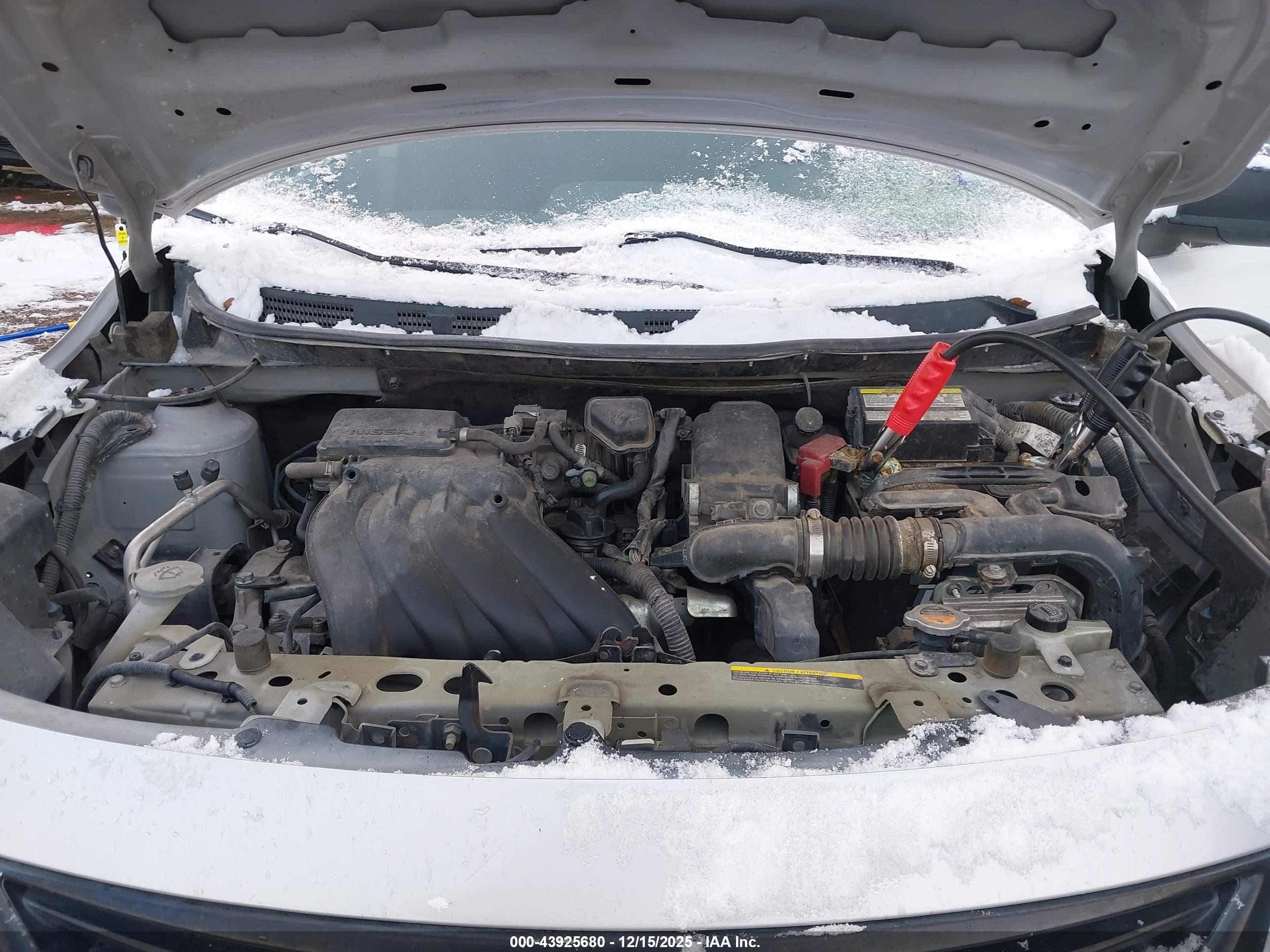NISSAN VERSA image 10