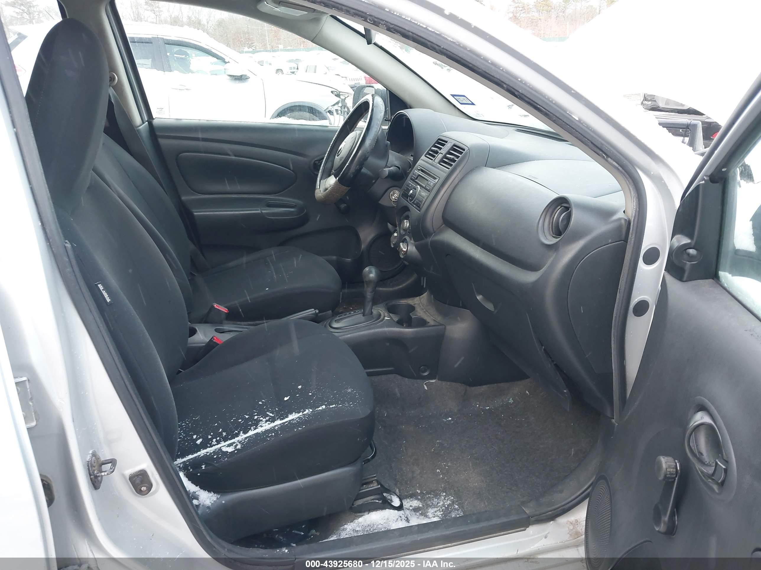 NISSAN VERSA image 5