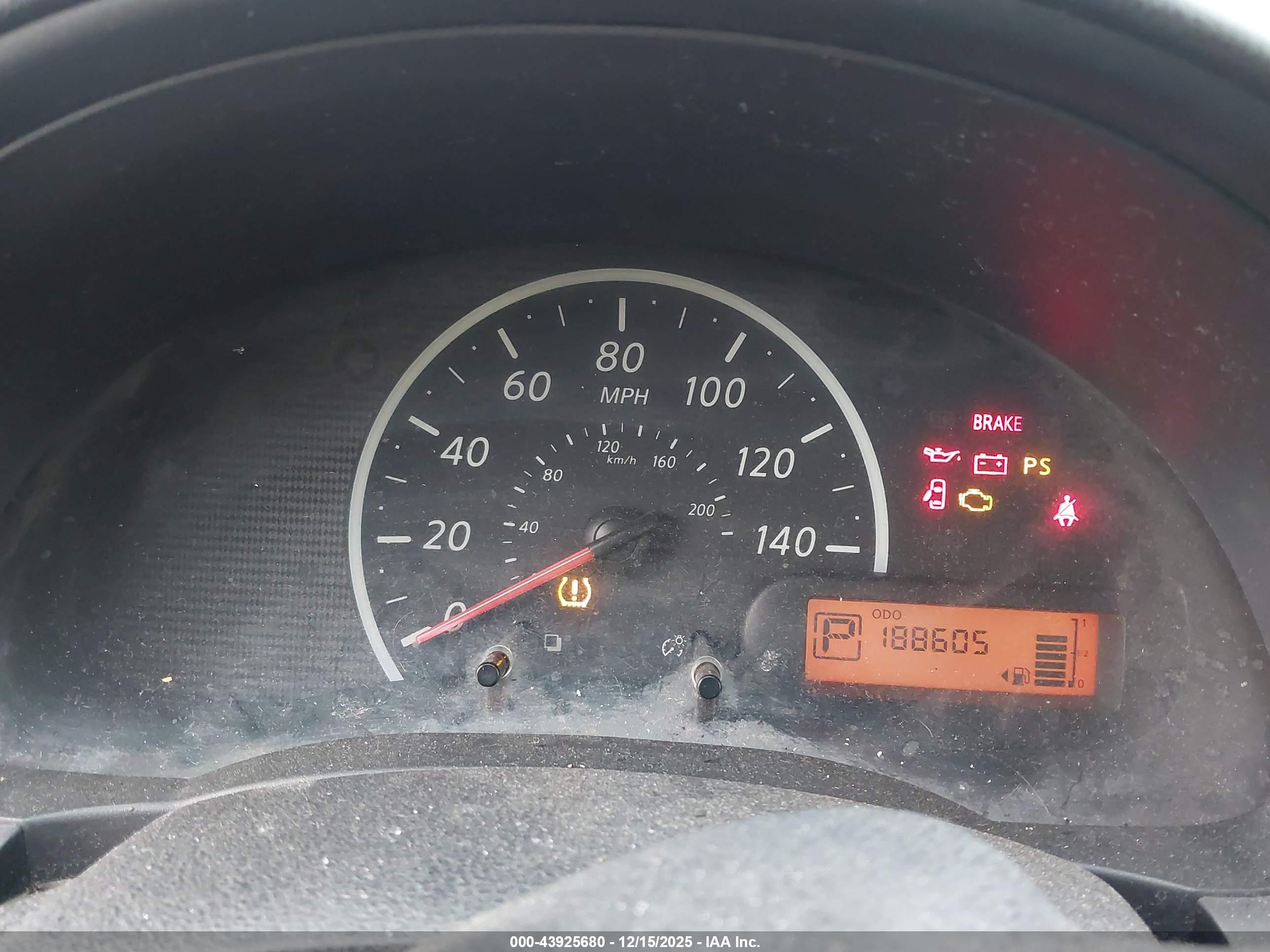 NISSAN VERSA image 7