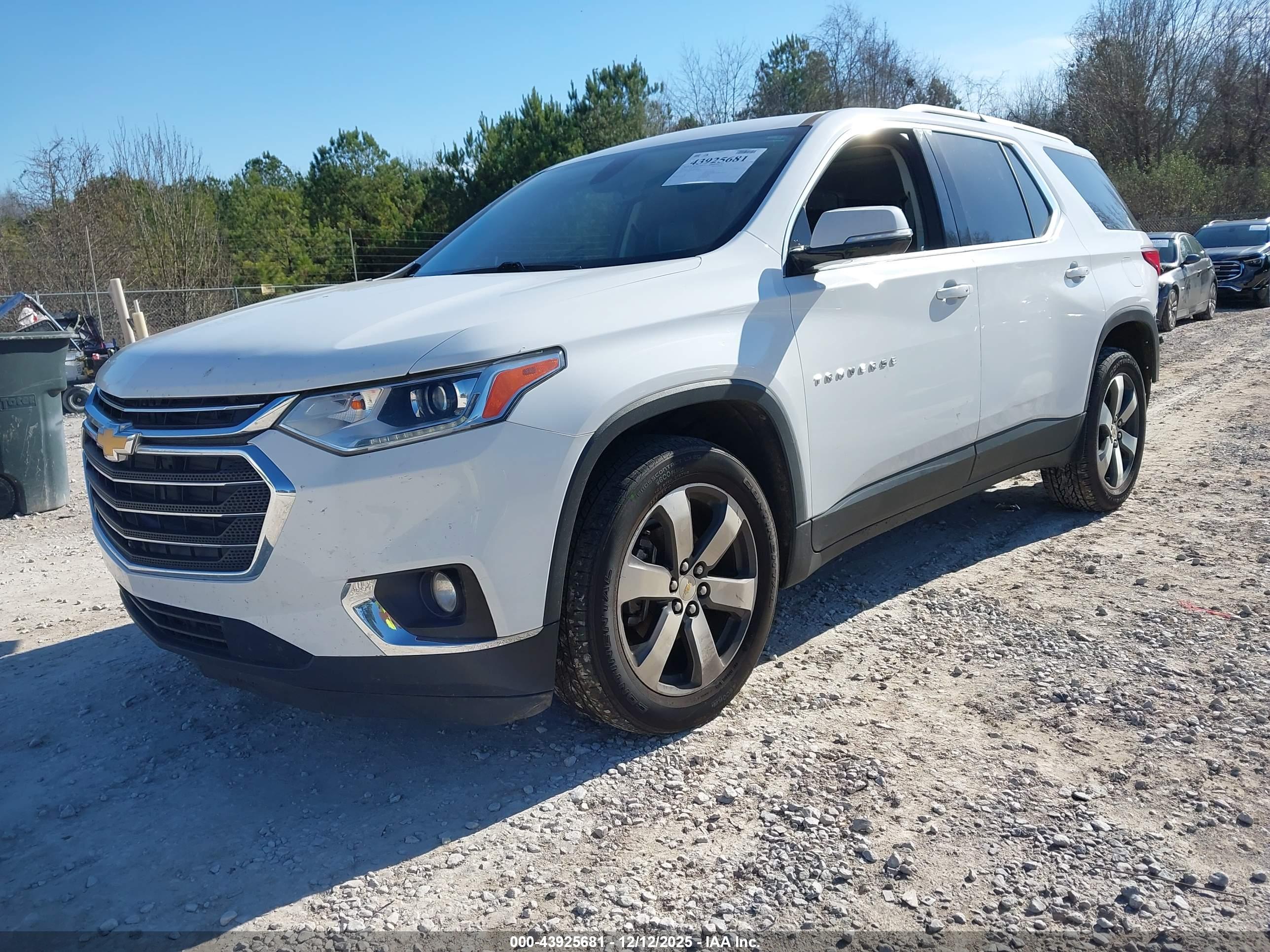 CHEVROLET TRAVERSE image 2