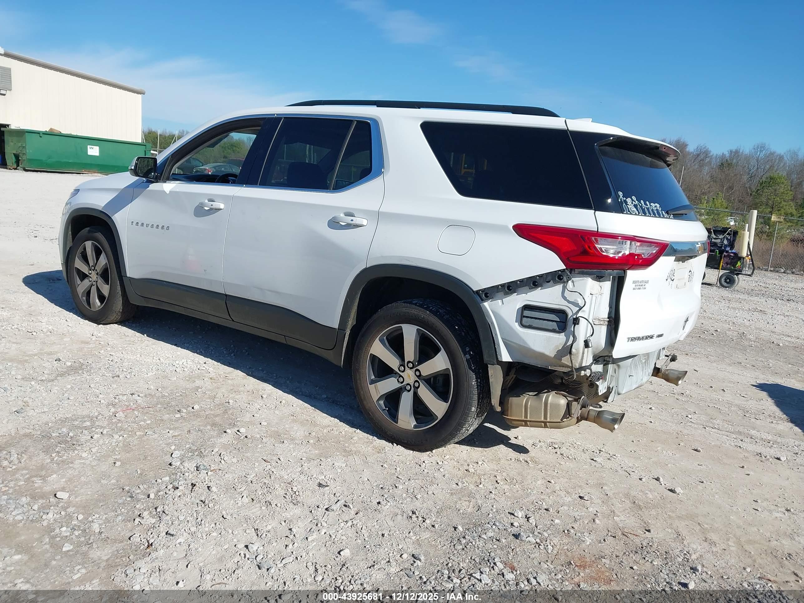 CHEVROLET TRAVERSE image 3