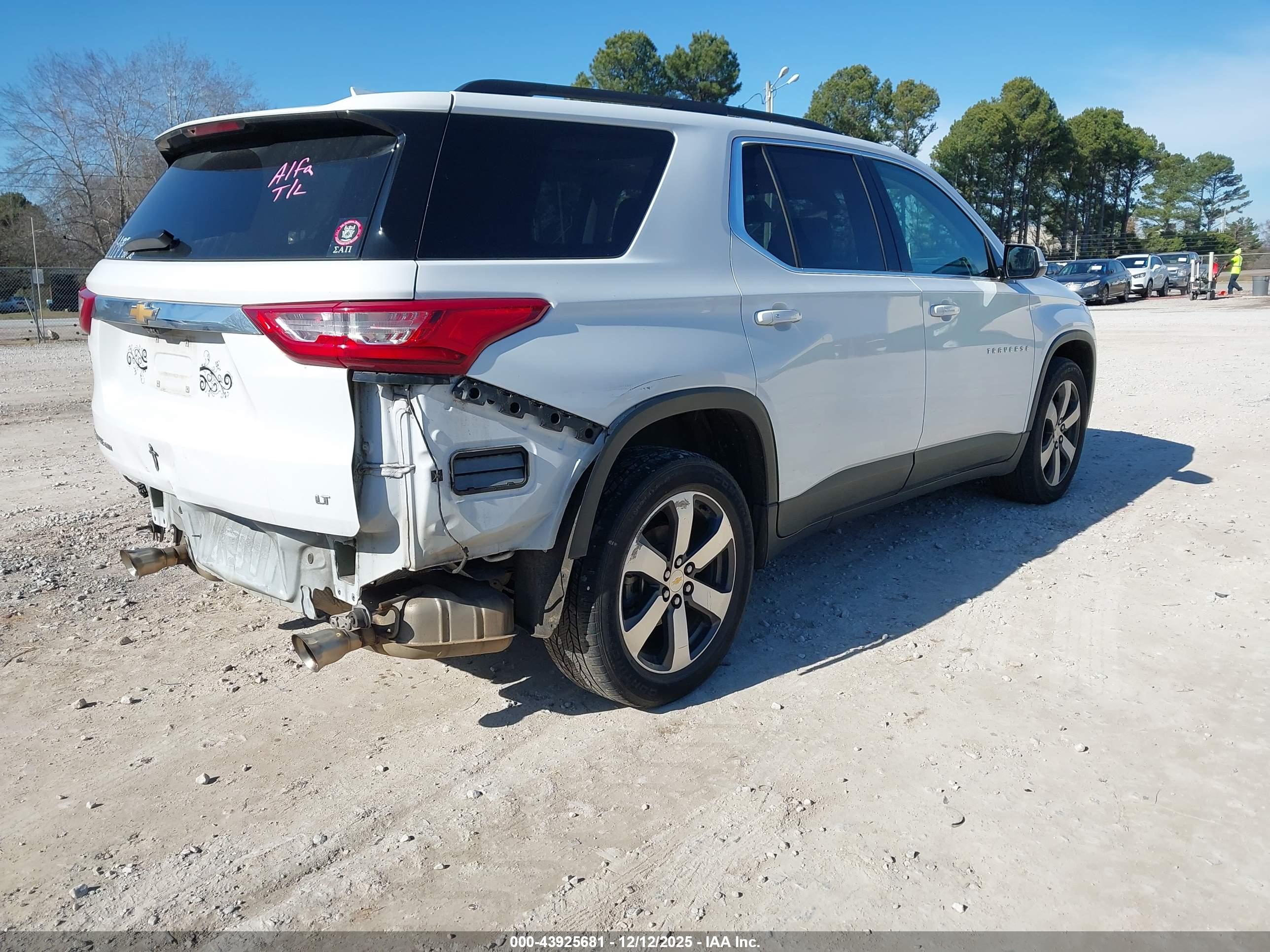 CHEVROLET TRAVERSE image 4