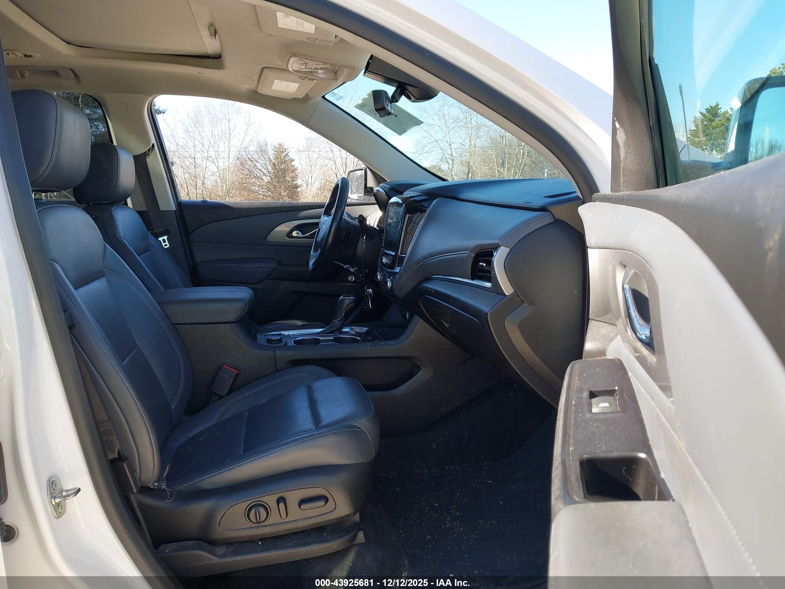 CHEVROLET TRAVERSE image 5