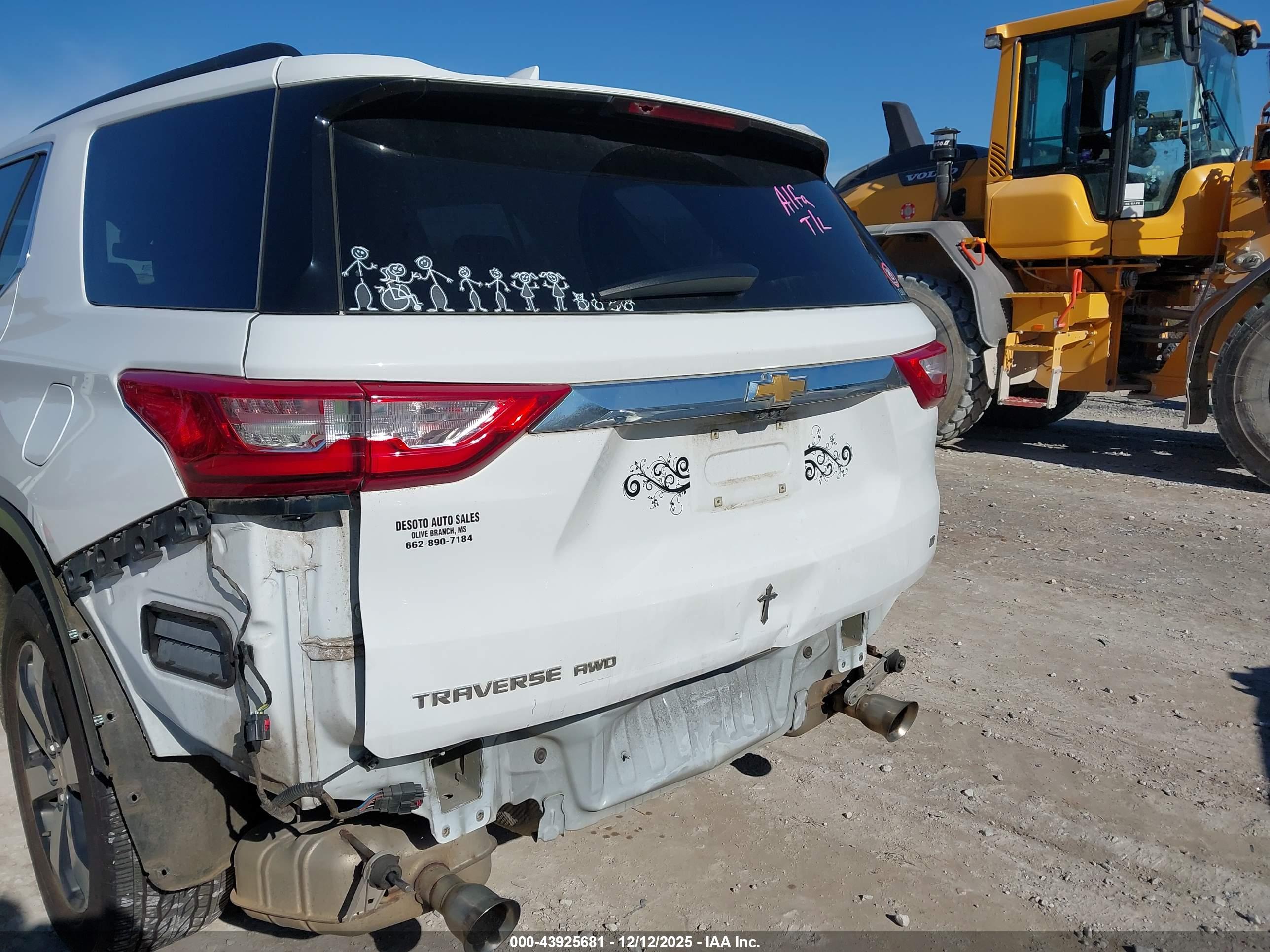 CHEVROLET TRAVERSE image 6