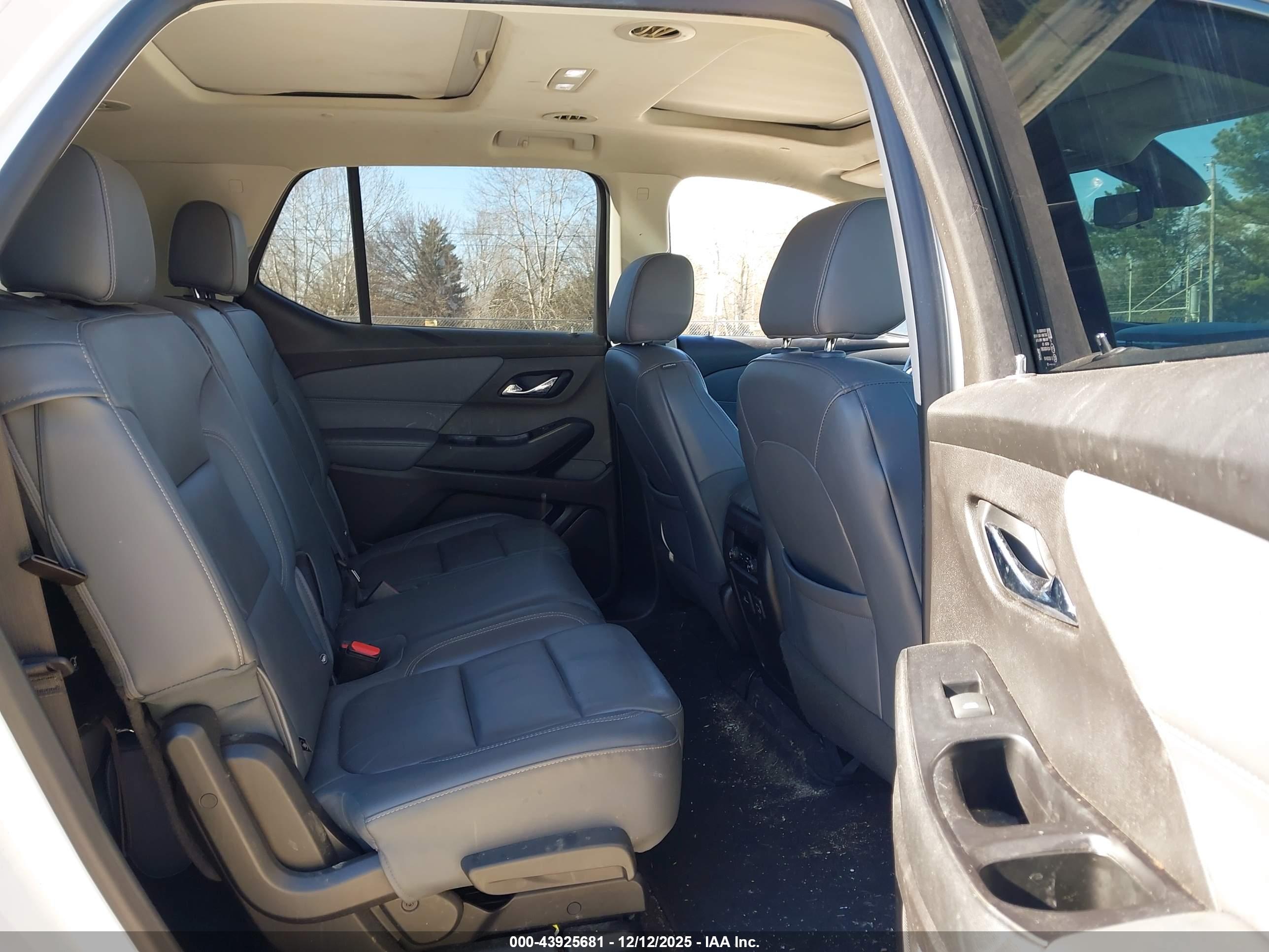 CHEVROLET TRAVERSE image 8