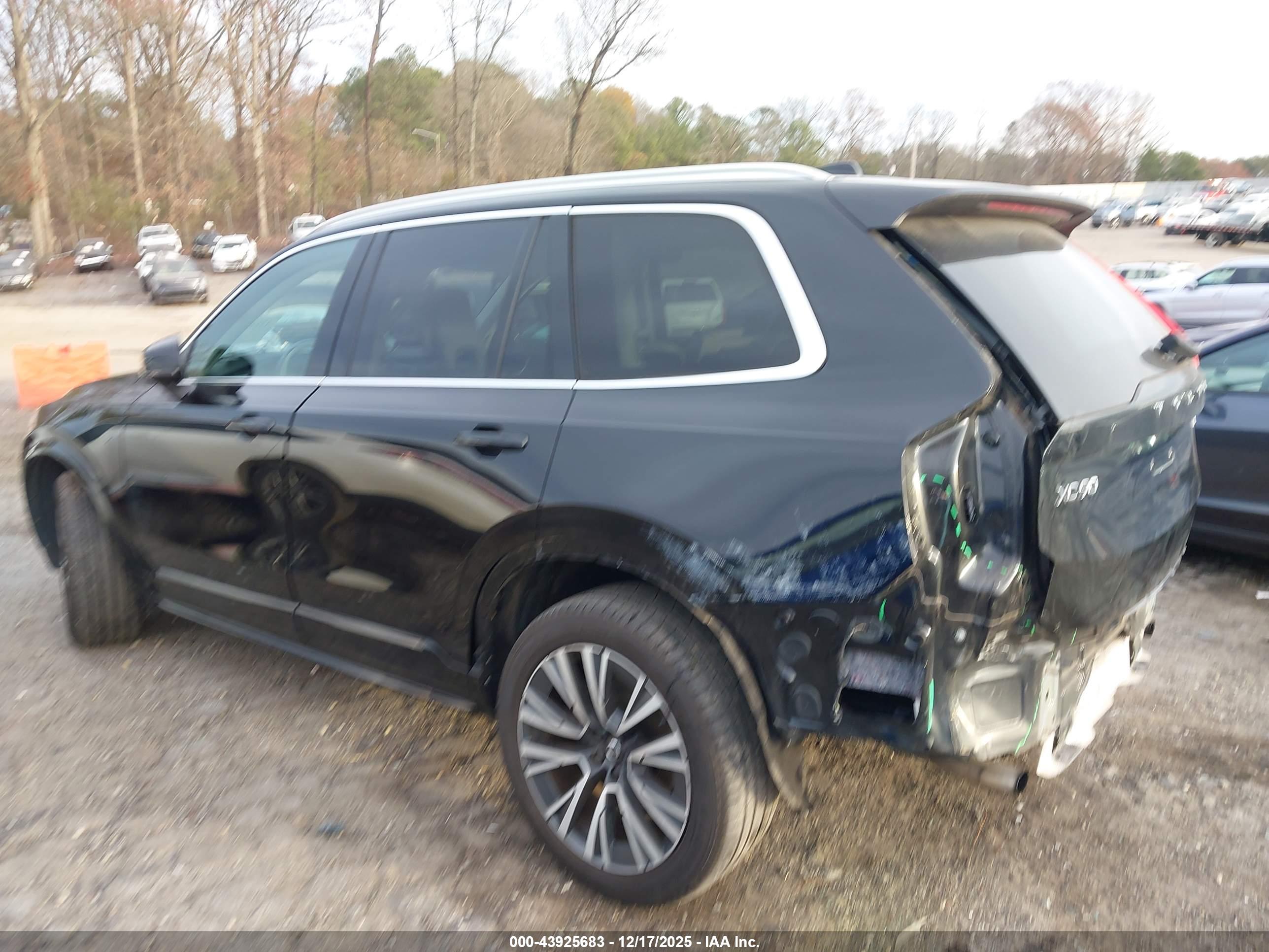 VOLVO XC90 image 3