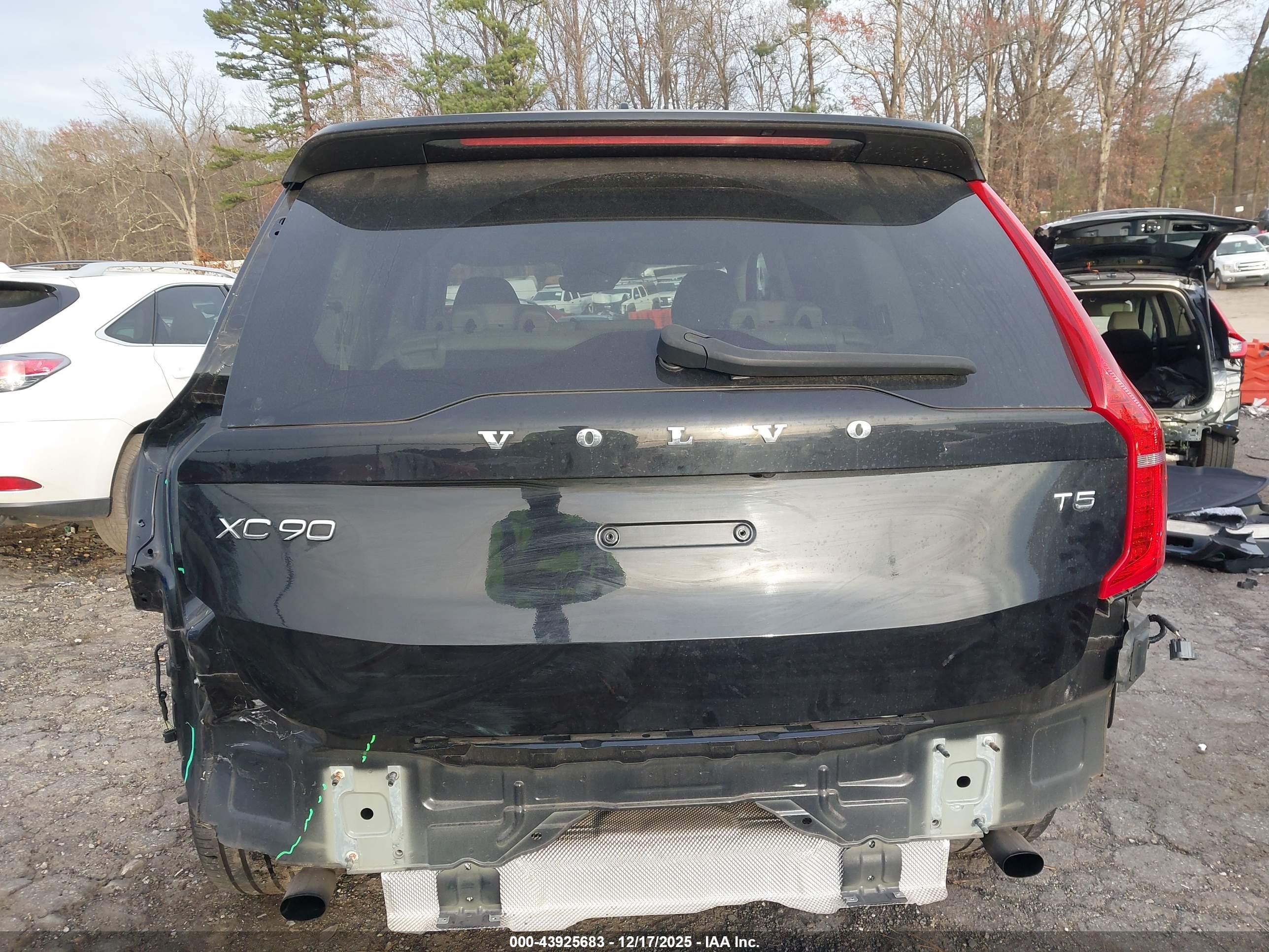 VOLVO XC90 image 6