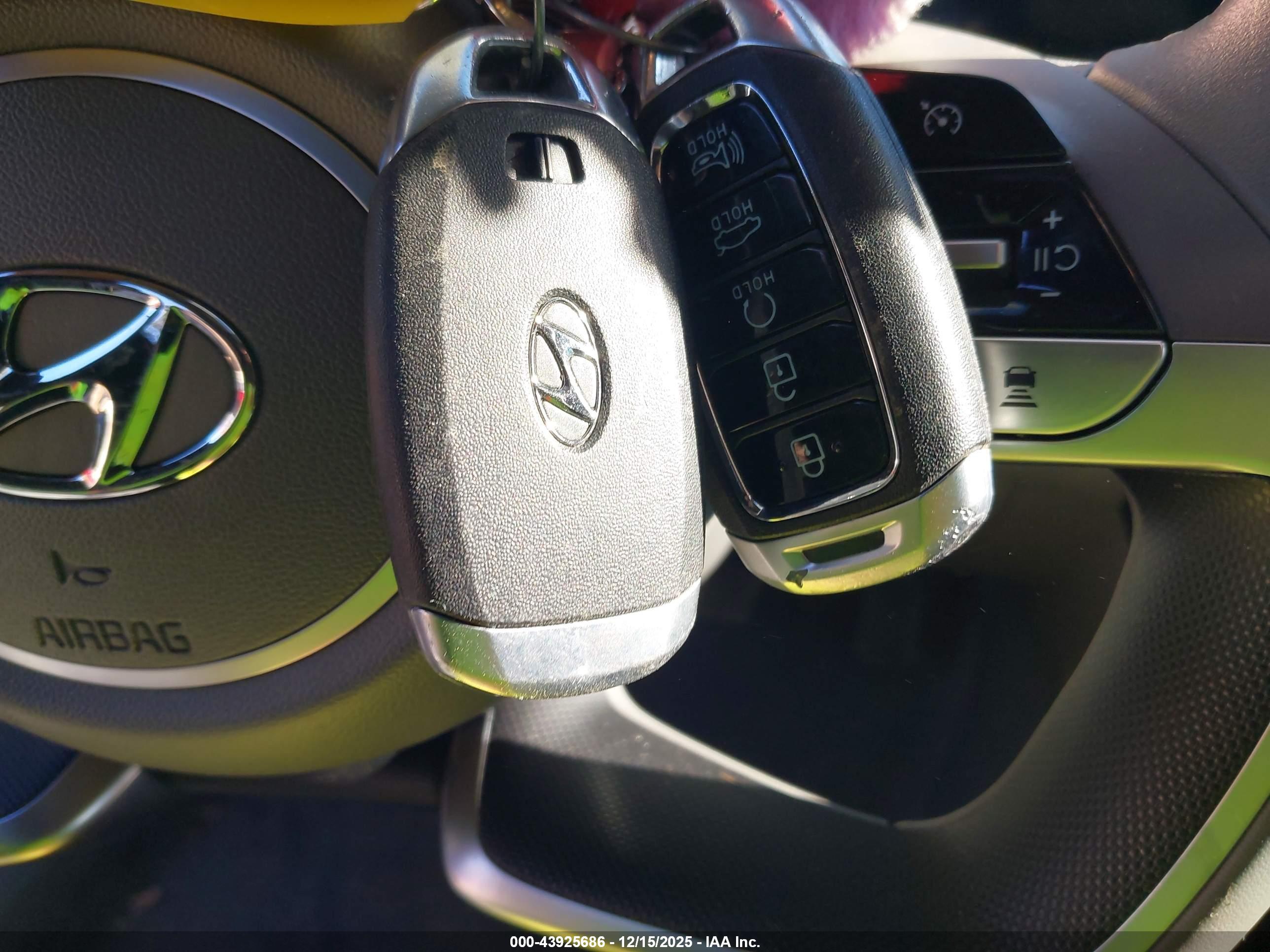 HYUNDAI ELANTRA image 11